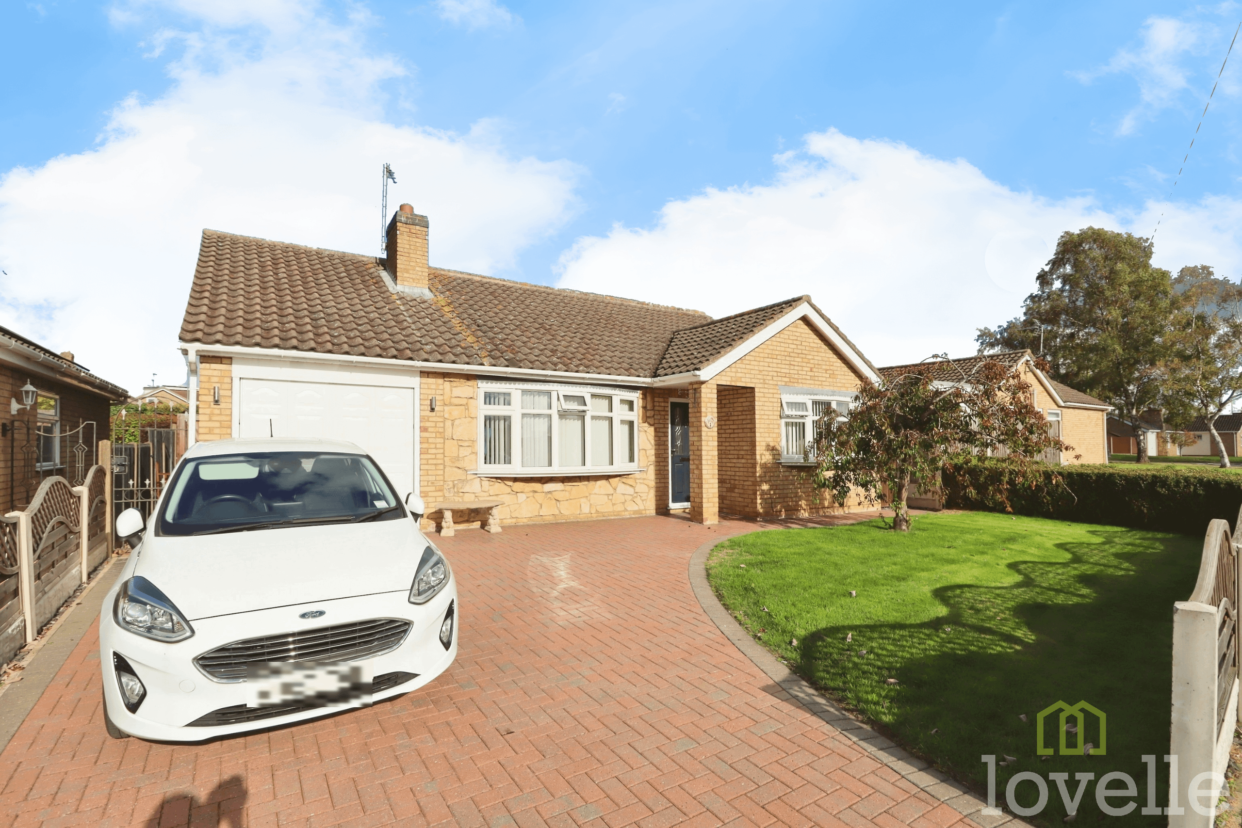 4 bedroom Detached bungalow Under Offer