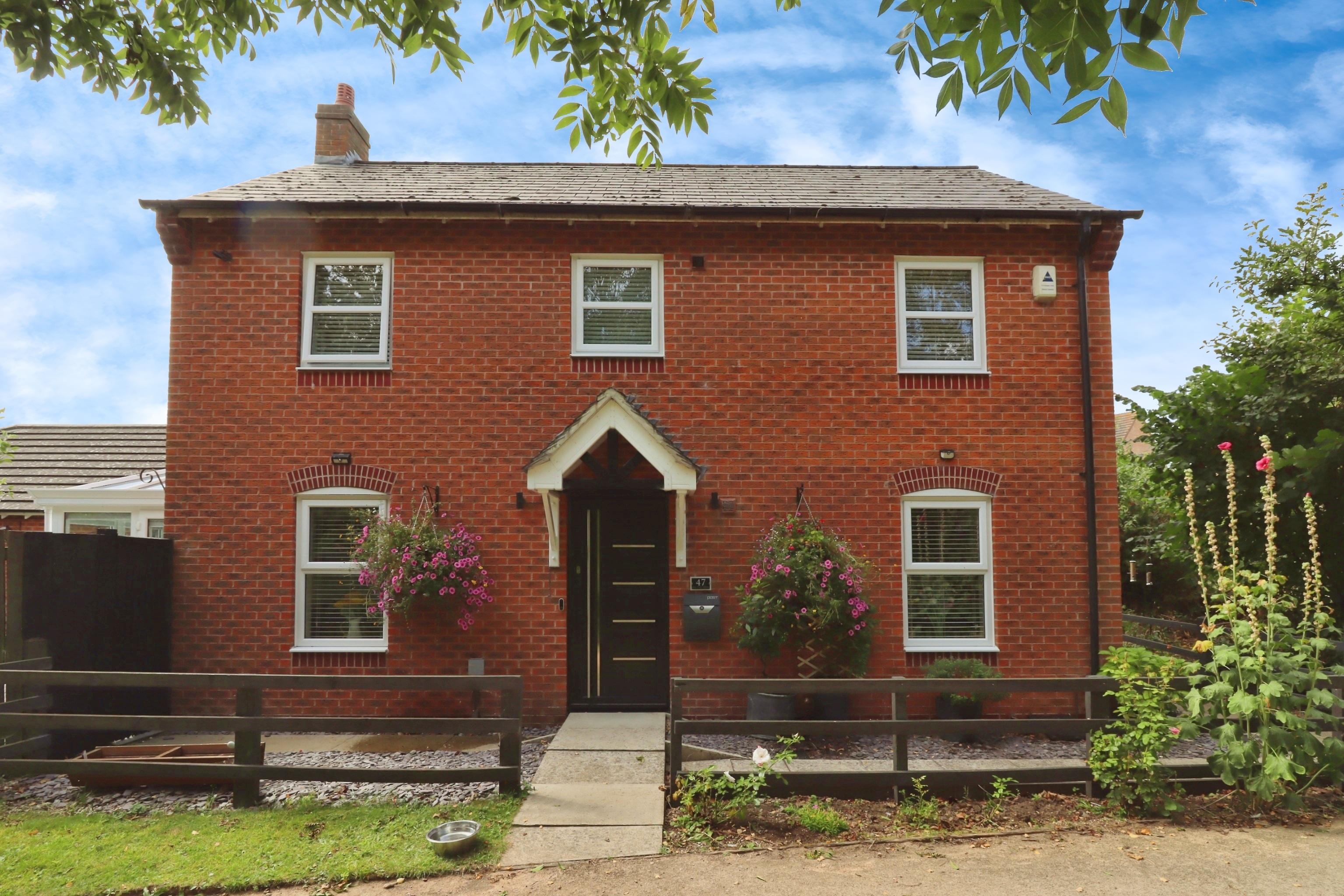 3 bedroom Detached house Under Offer