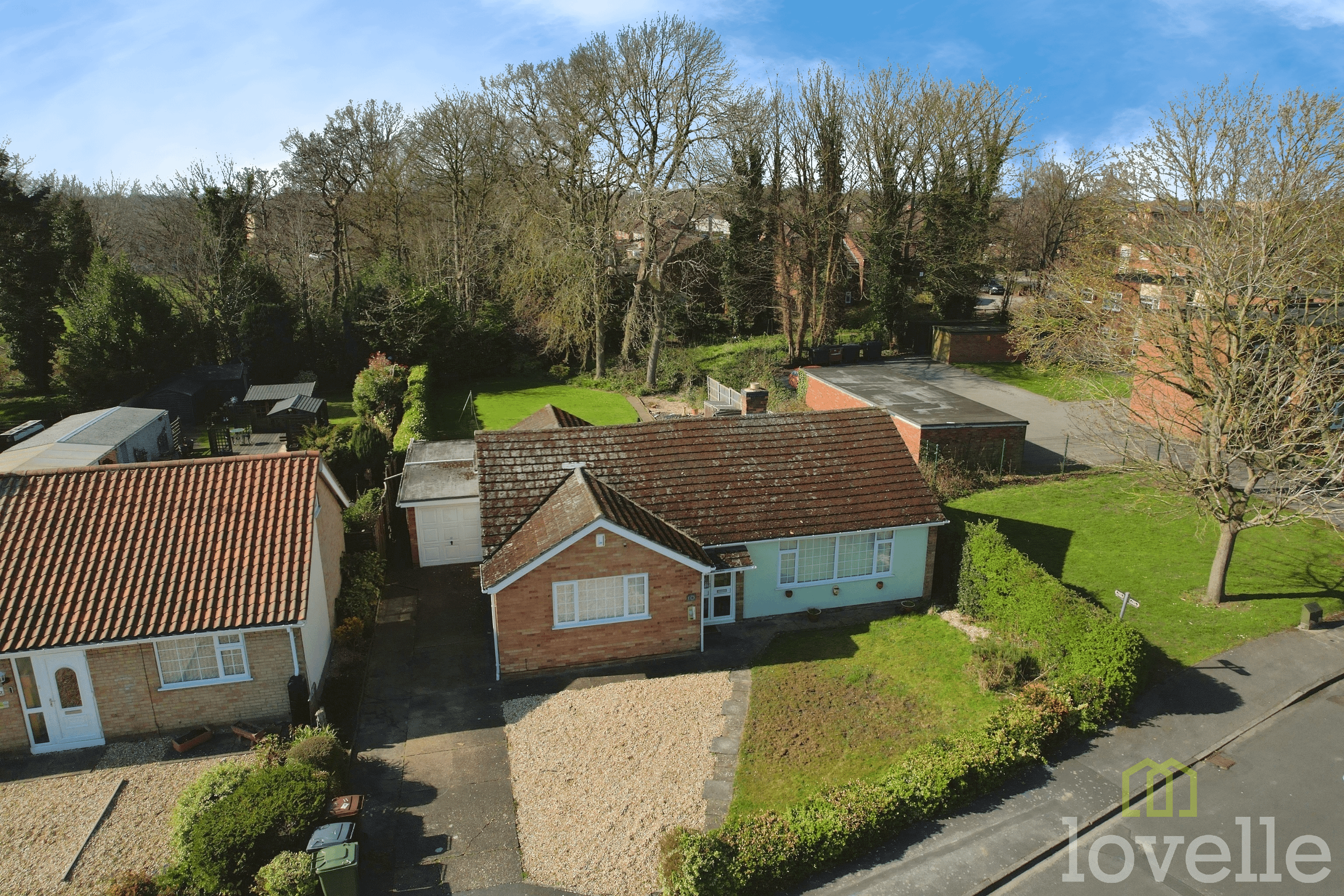 3 bedroom Detached bungalow Under Offer