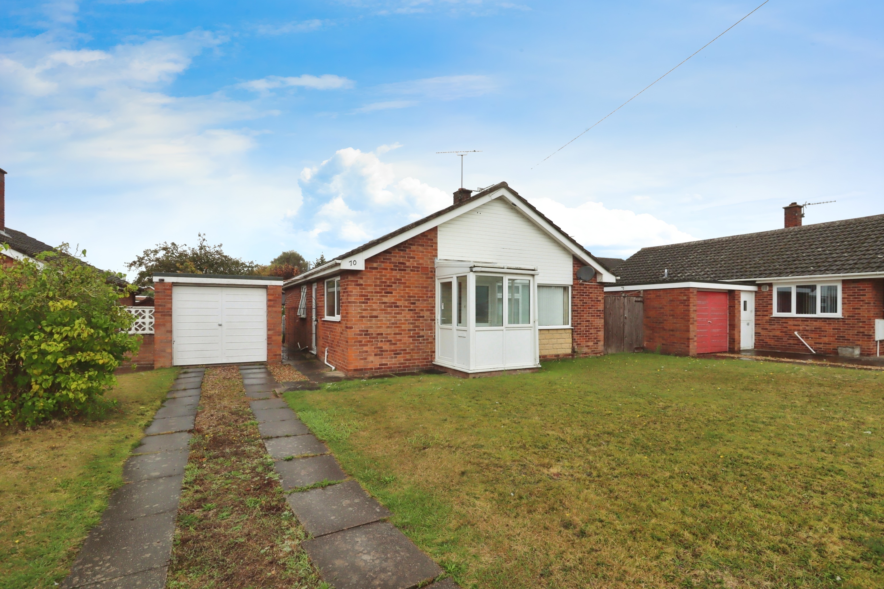 3 bedroom Detached bungalow Under Offer