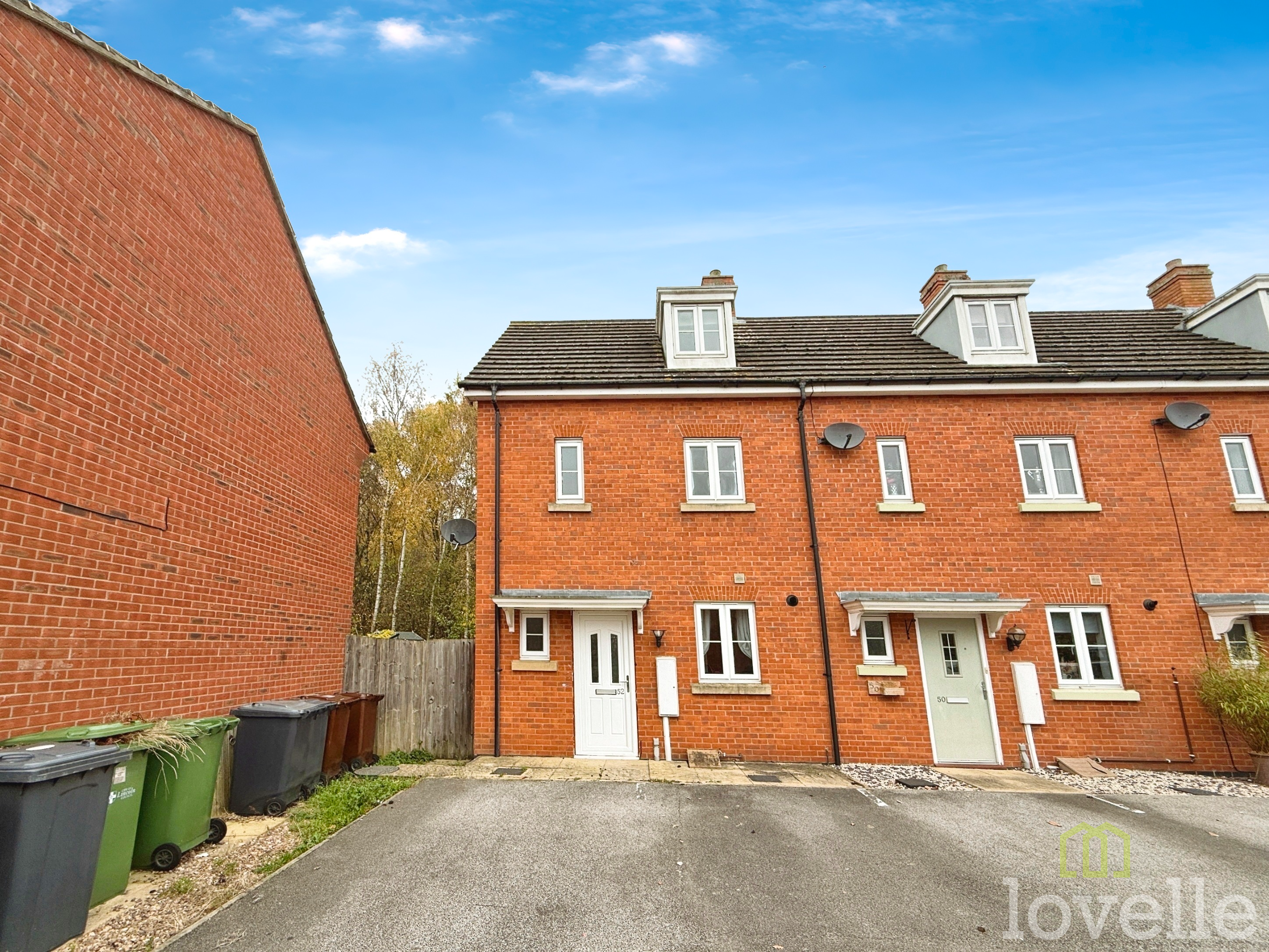 3 bedroom Town house For Sale