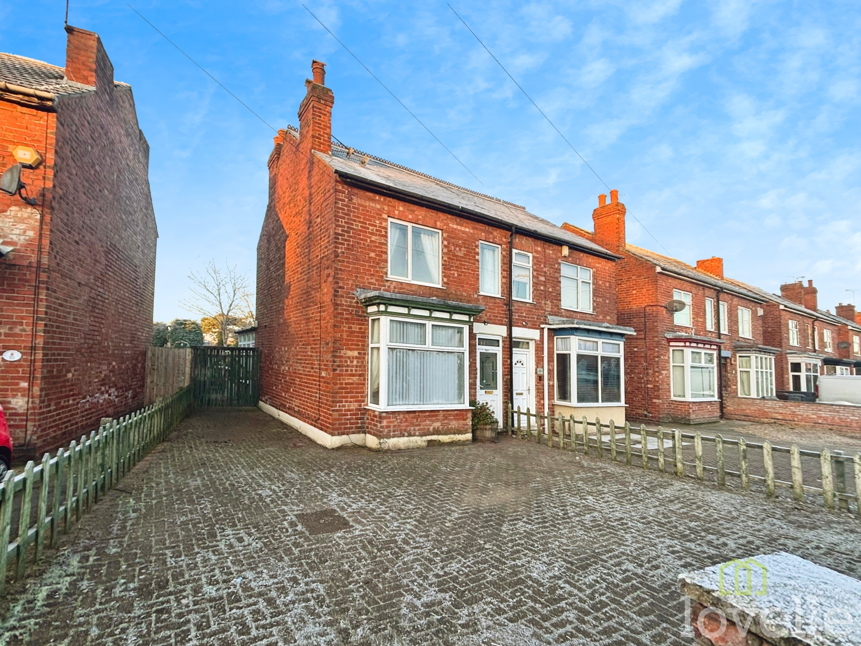 3 bedroom Semi-detached house For Sale