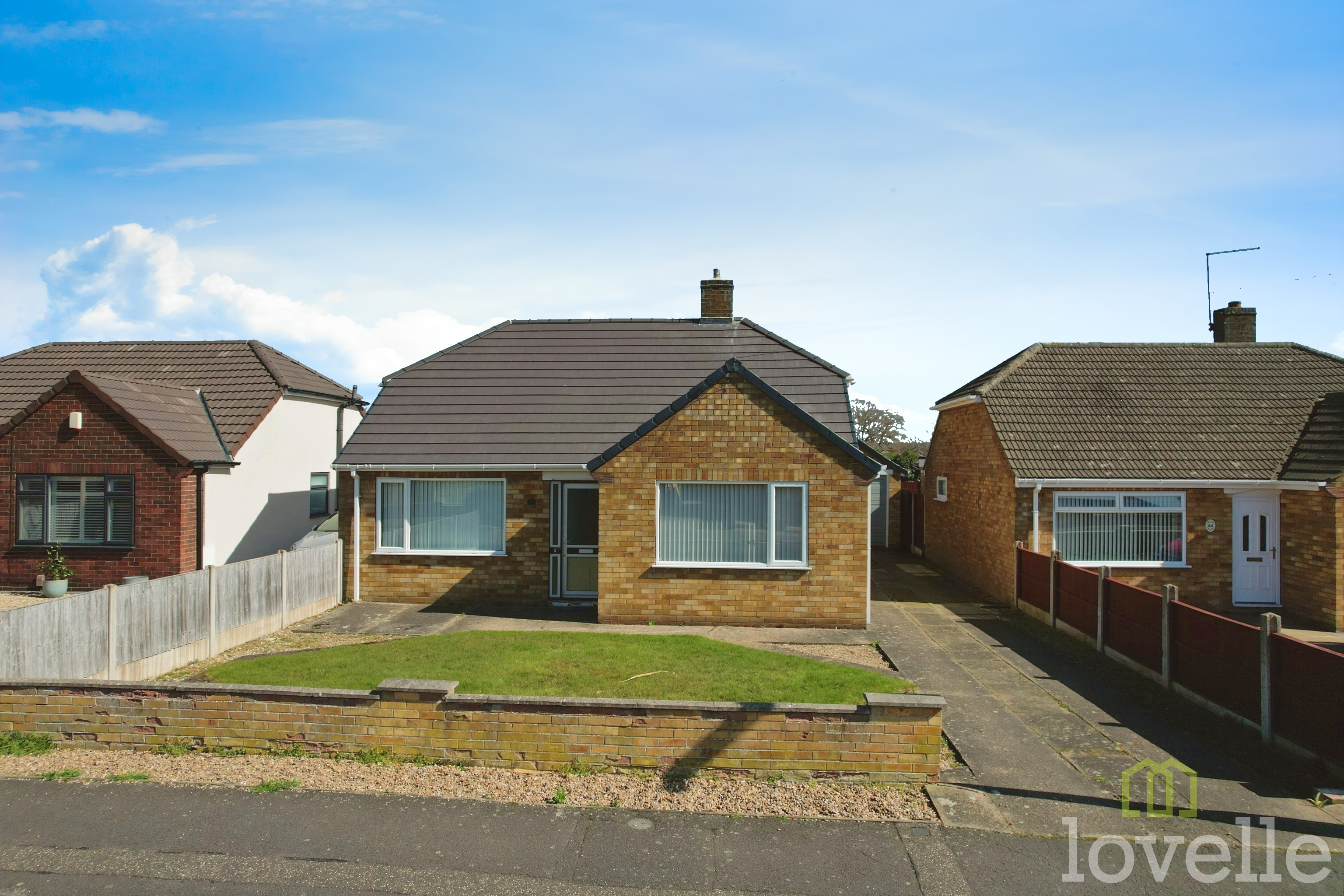 3 bedroom Detached bungalow For Sale