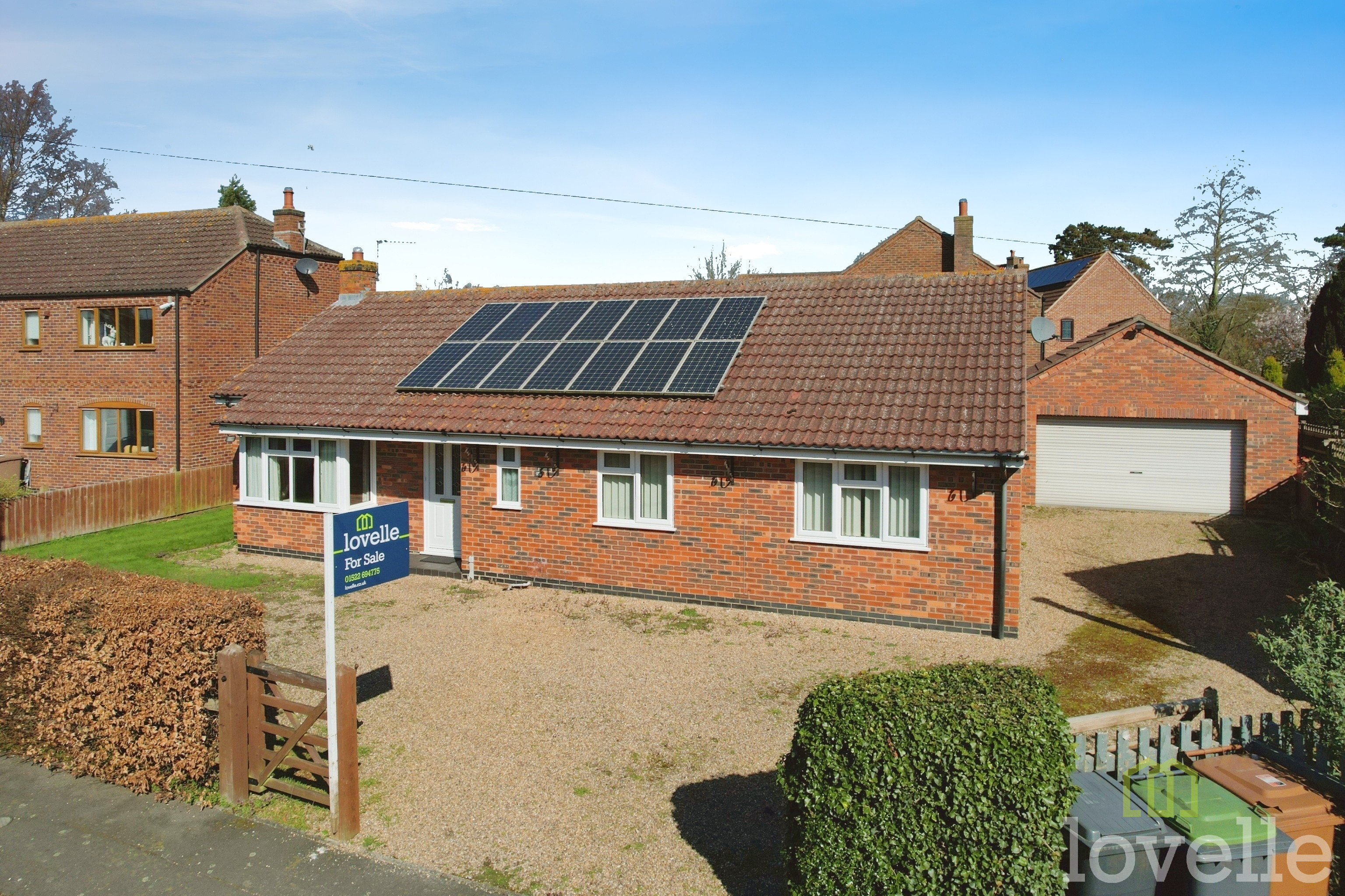 3 bedroom Detached bungalow Under Offer