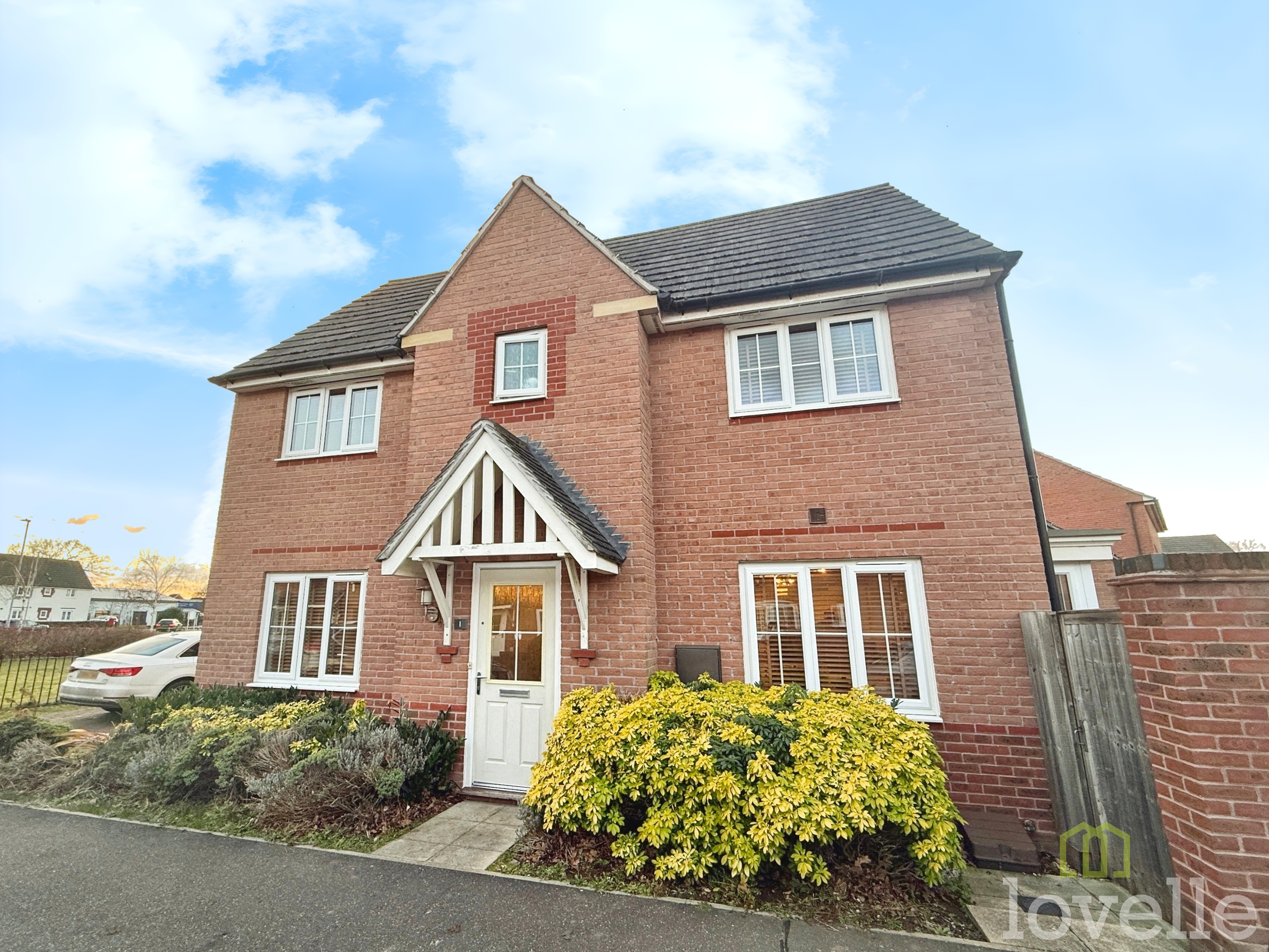 3 bedroom Detached house Under Offer