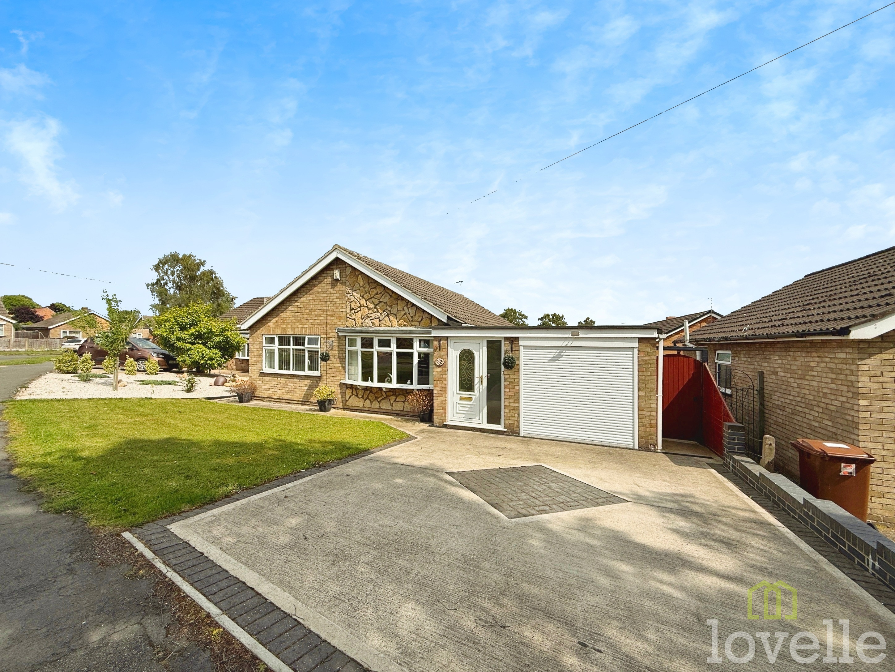 3 bedroom Detached bungalow Under Offer