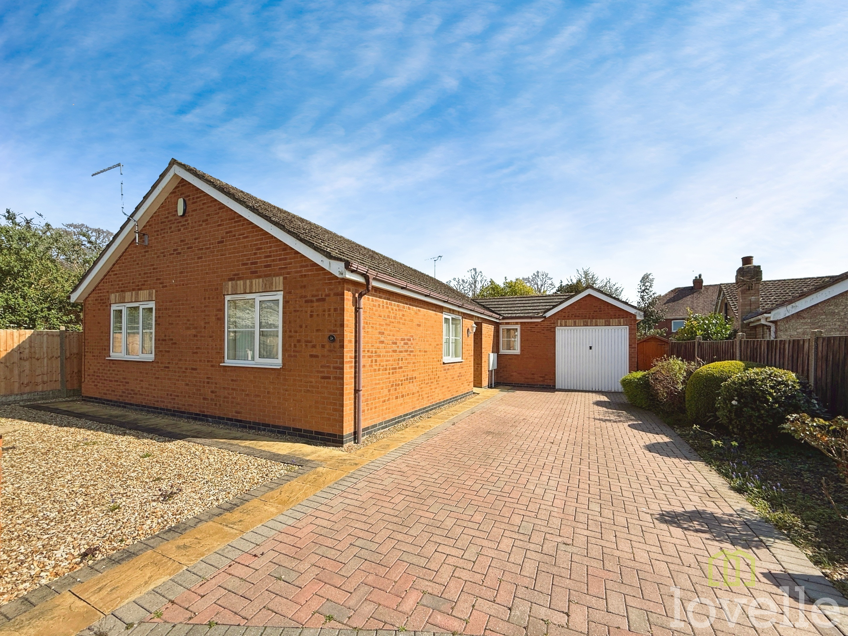 3 bedroom Detached bungalow Under Offer