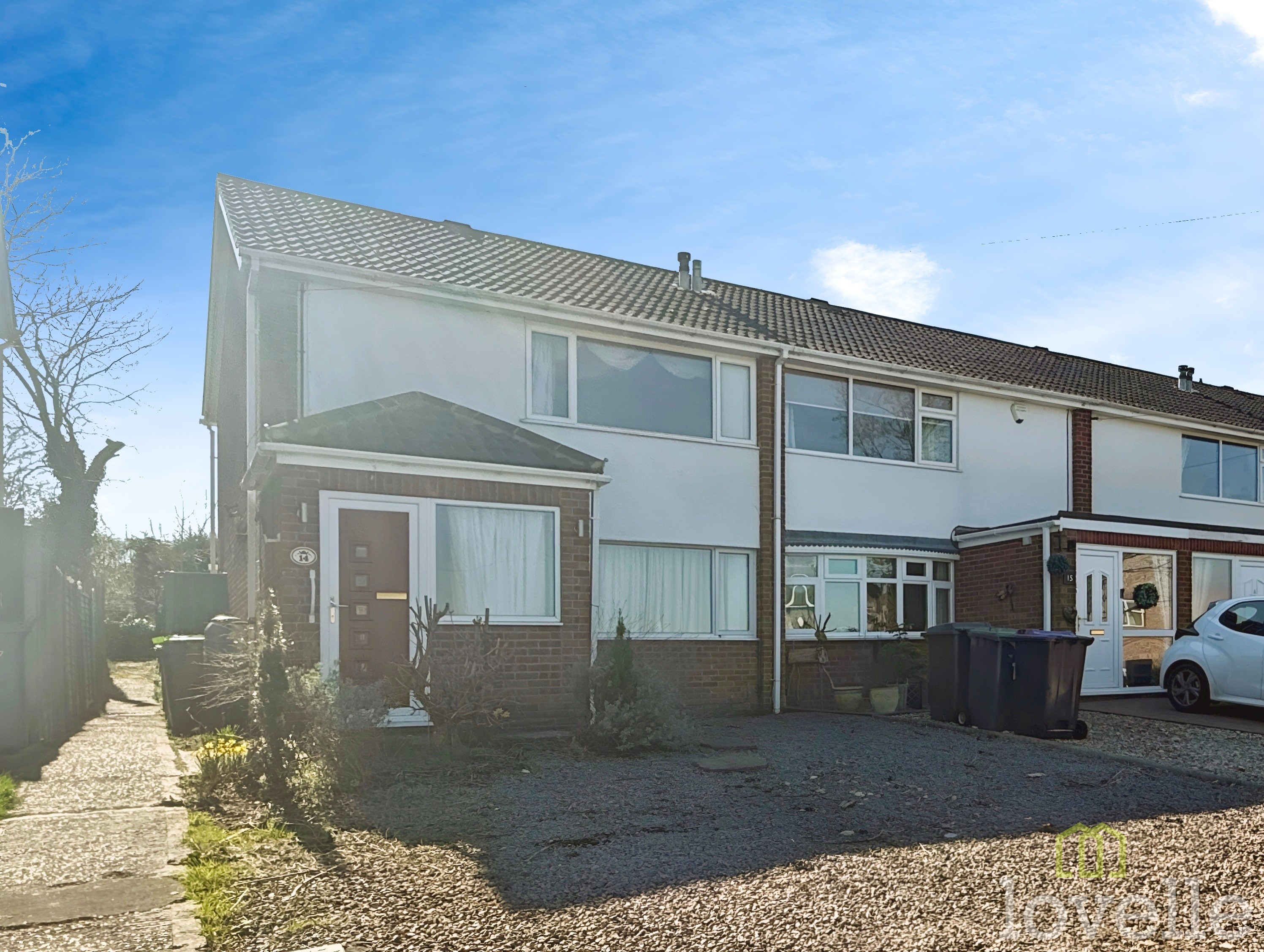 2 bedroom Semi-detached house Under Offer