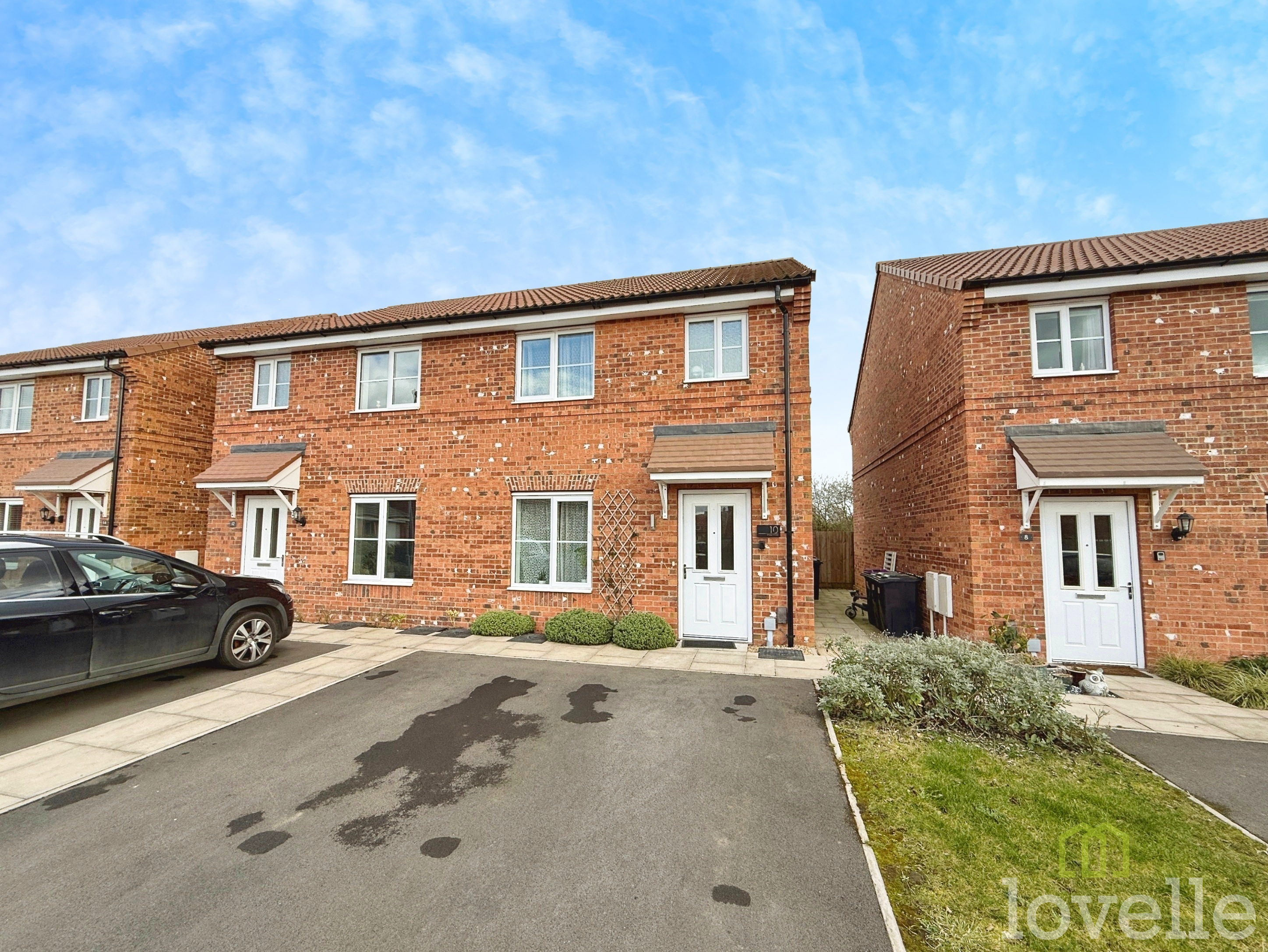 3 bedroom Semi-detached house For Sale