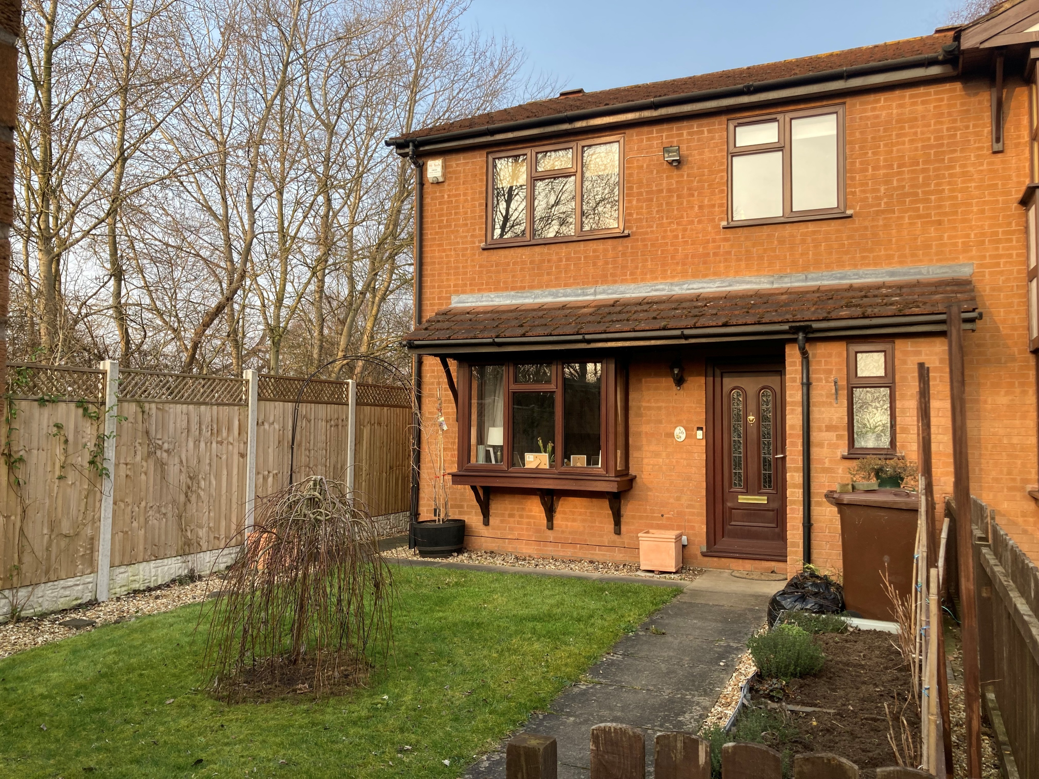 3 bedroom Semi-detached house Under Offer