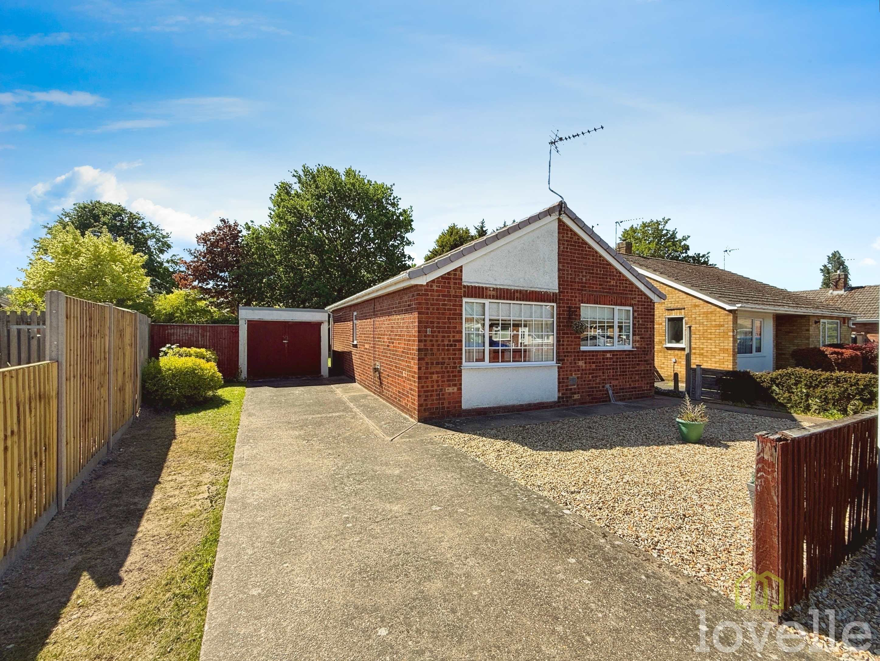 2 bedroom Detached bungalow Under Offer