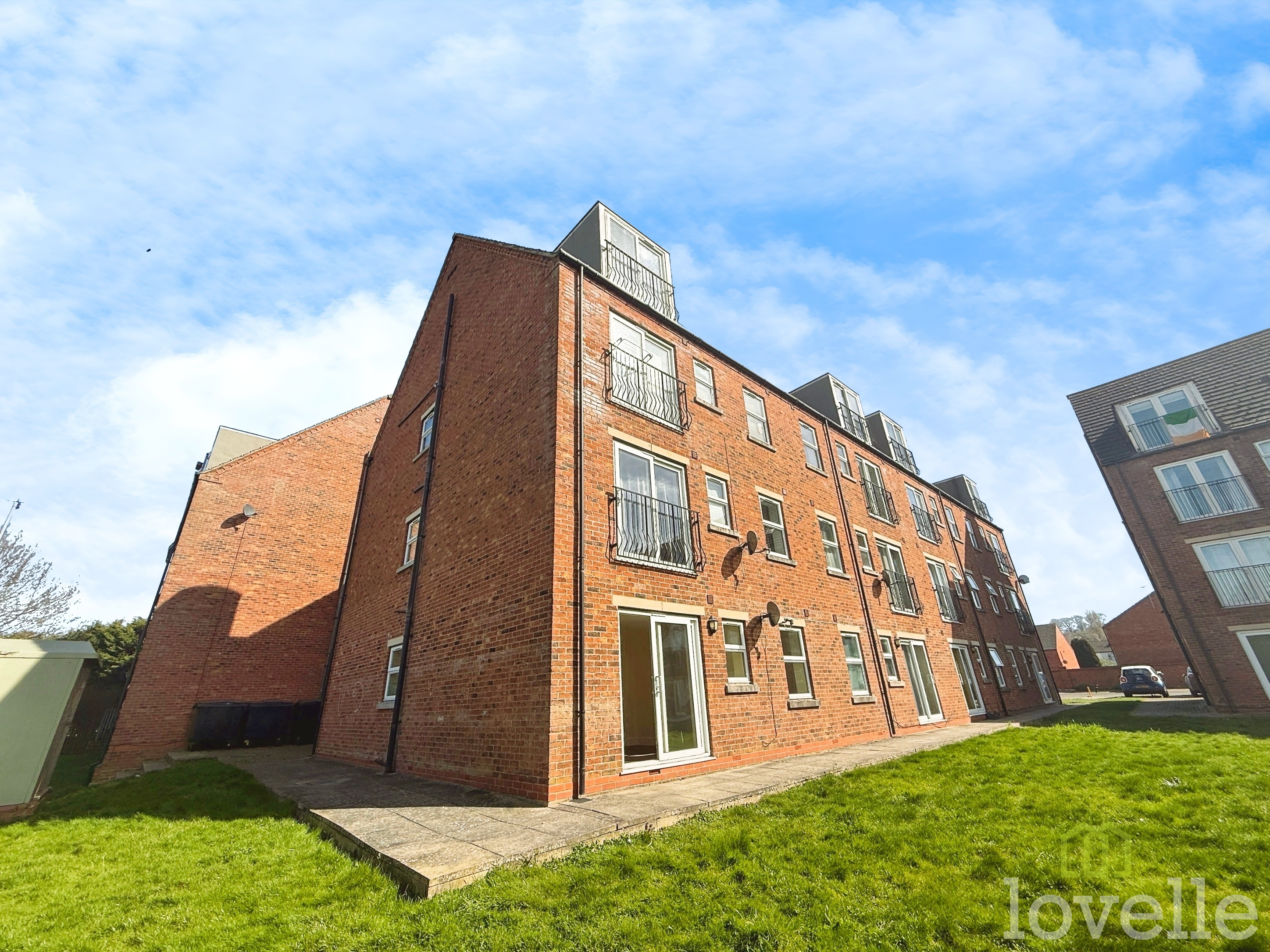 2 bedroom Flat Under Offer