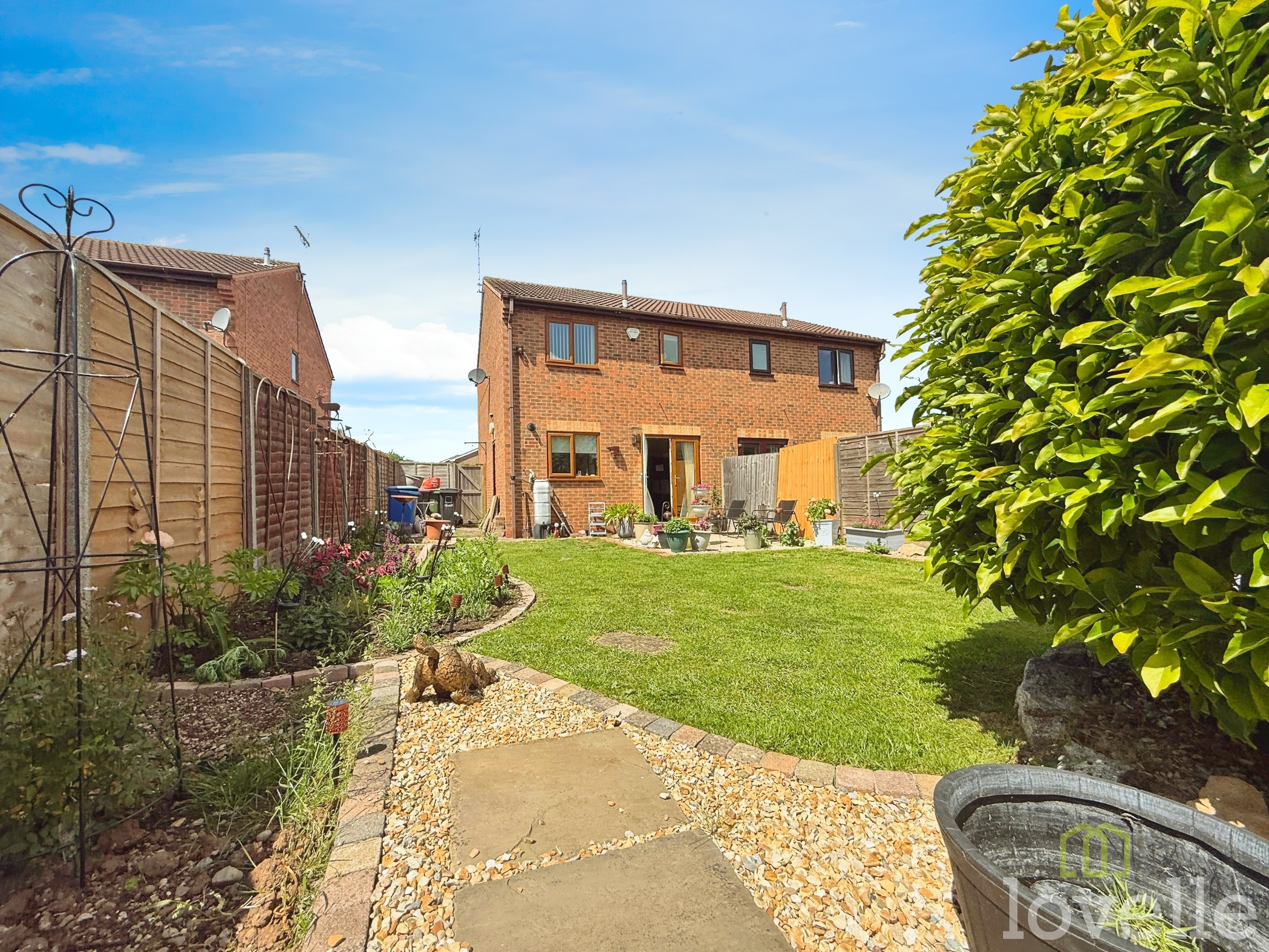 3 bedroom Semi-detached house For Sale