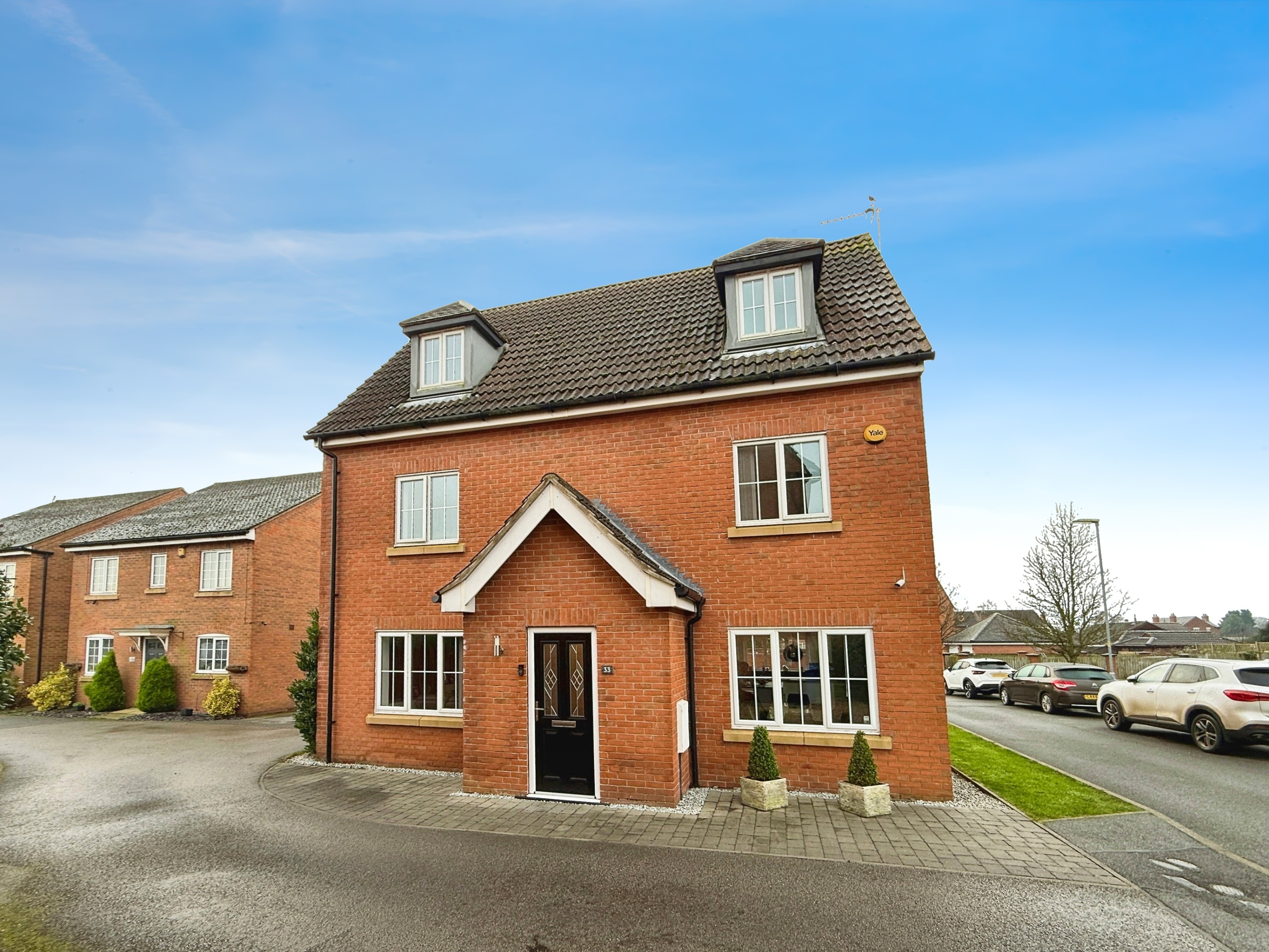 5 bedroom Detached house Under Offer