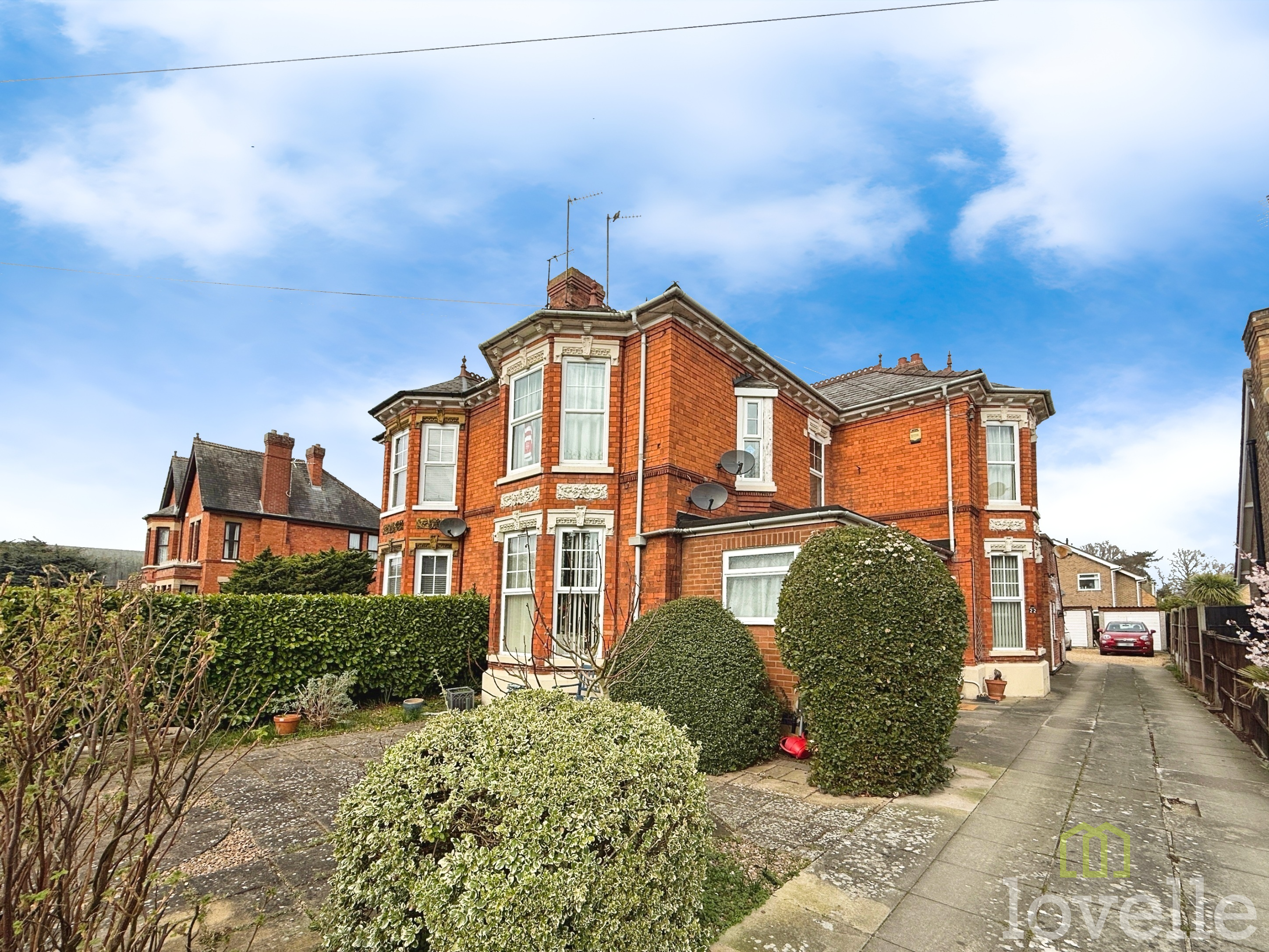 2 bedroom Flat For Sale