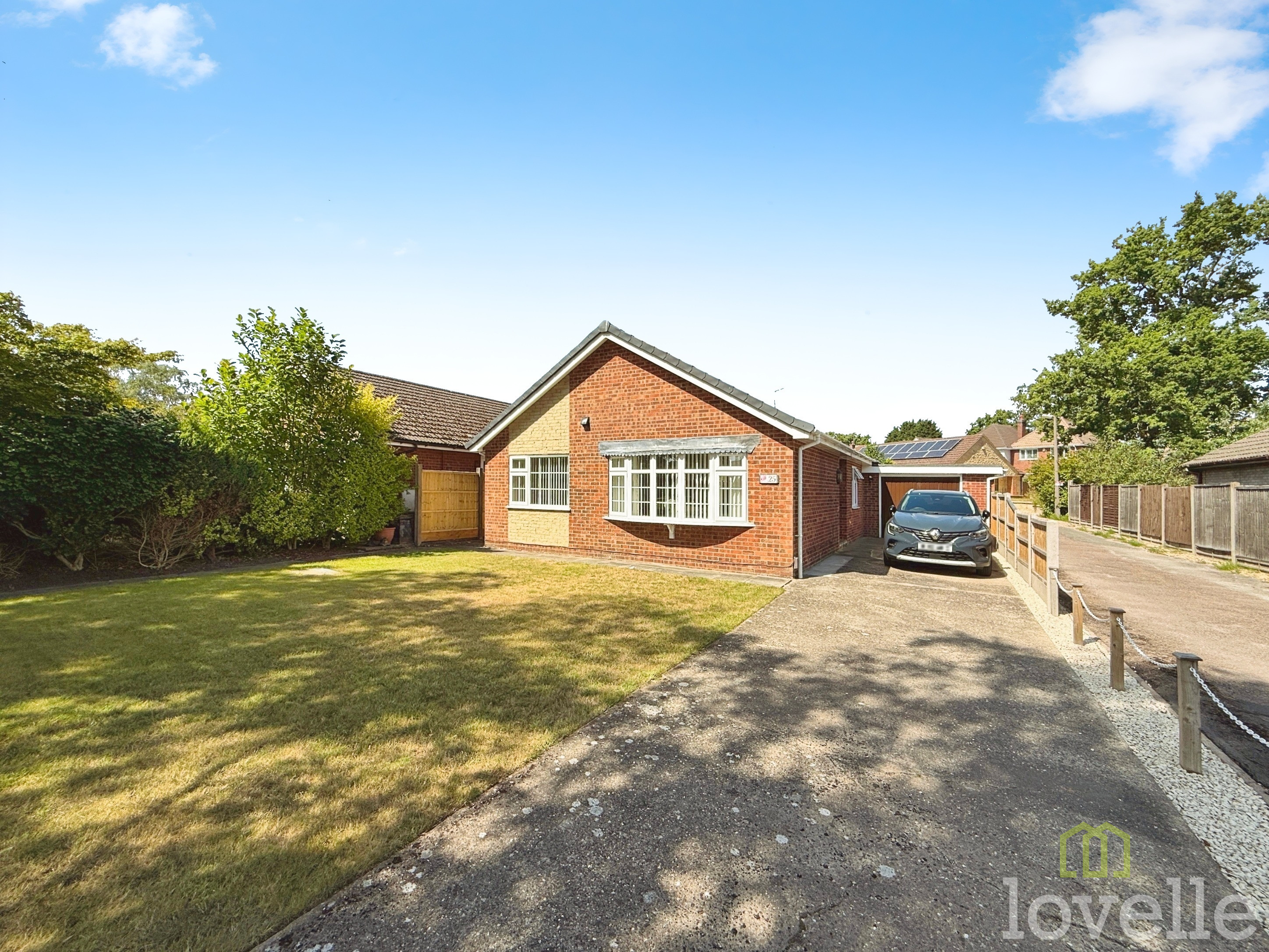 3 bedroom Detached bungalow Under Offer