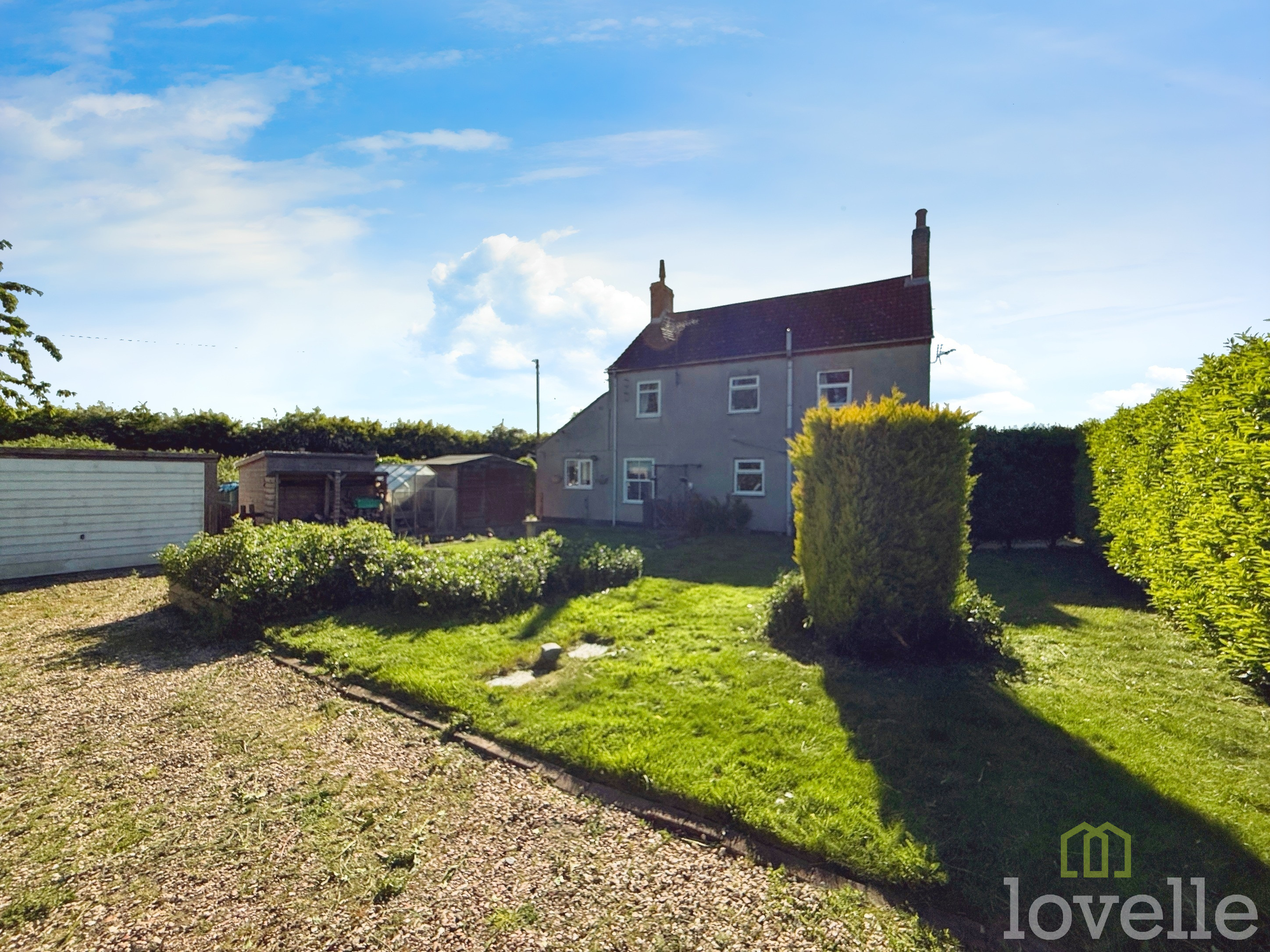 2 bedroom Semi-detached house Under Offer