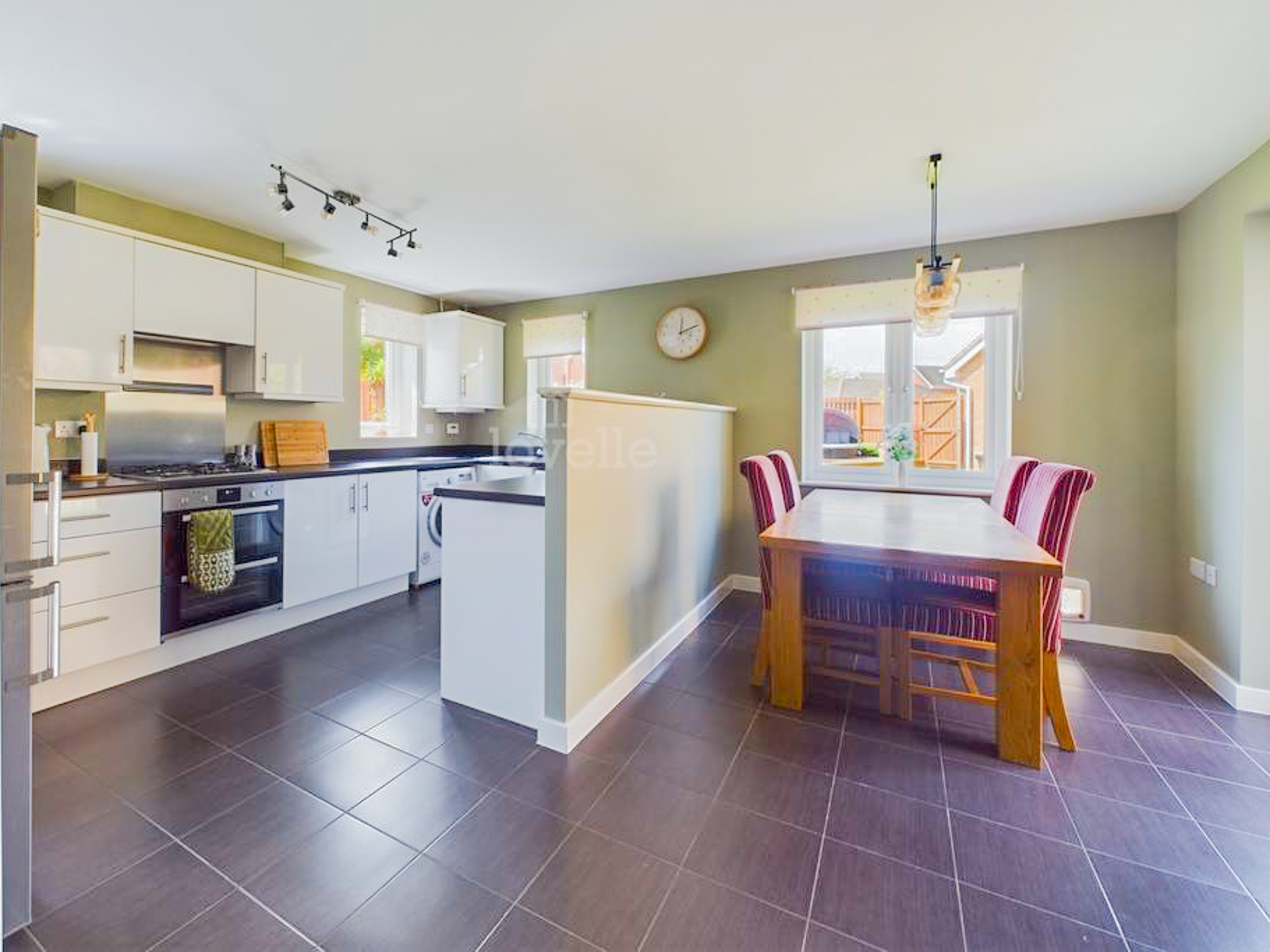 4 bedroom Detached house Under Offer