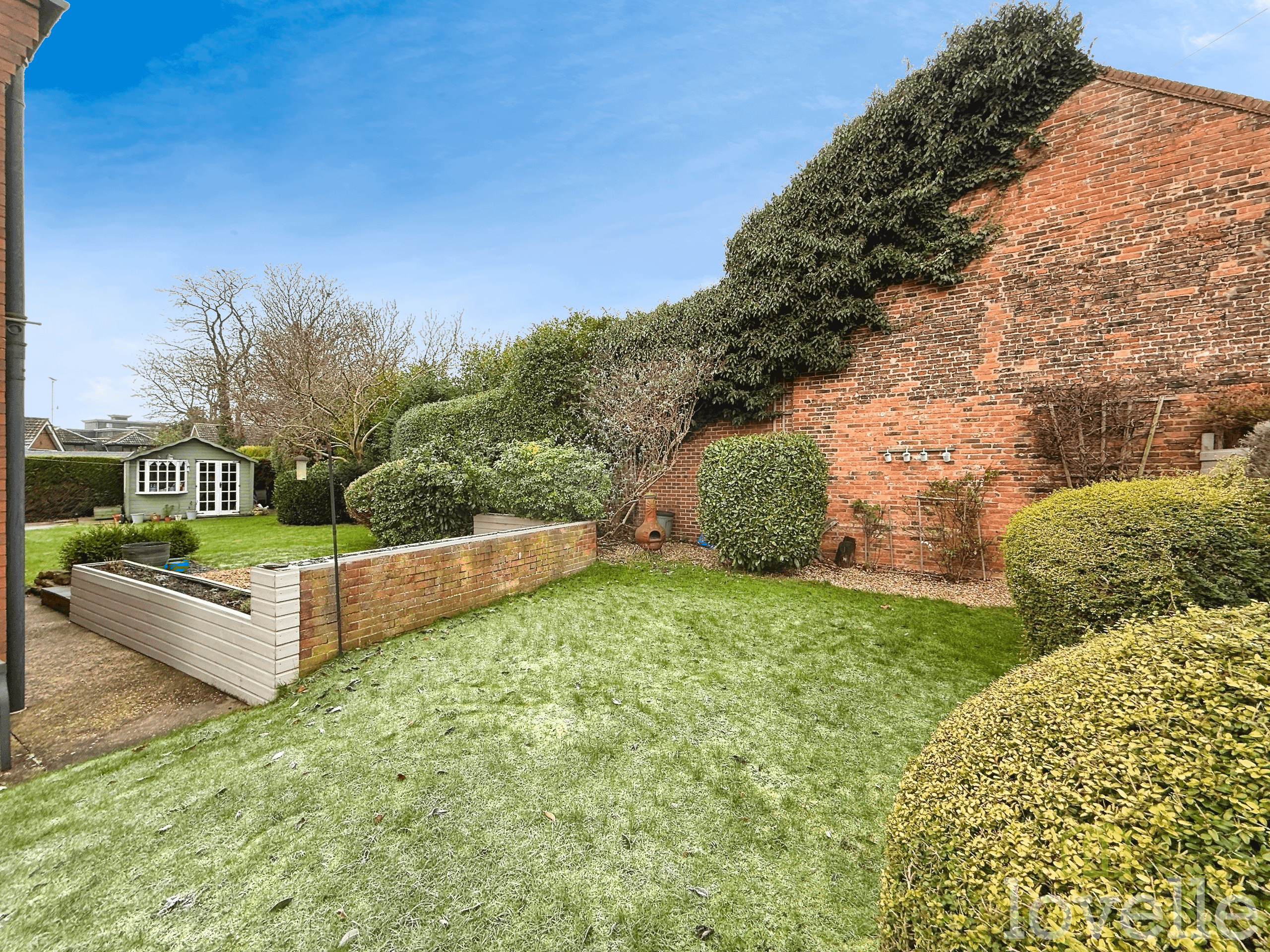 3 bedroom Detached house Under Offer