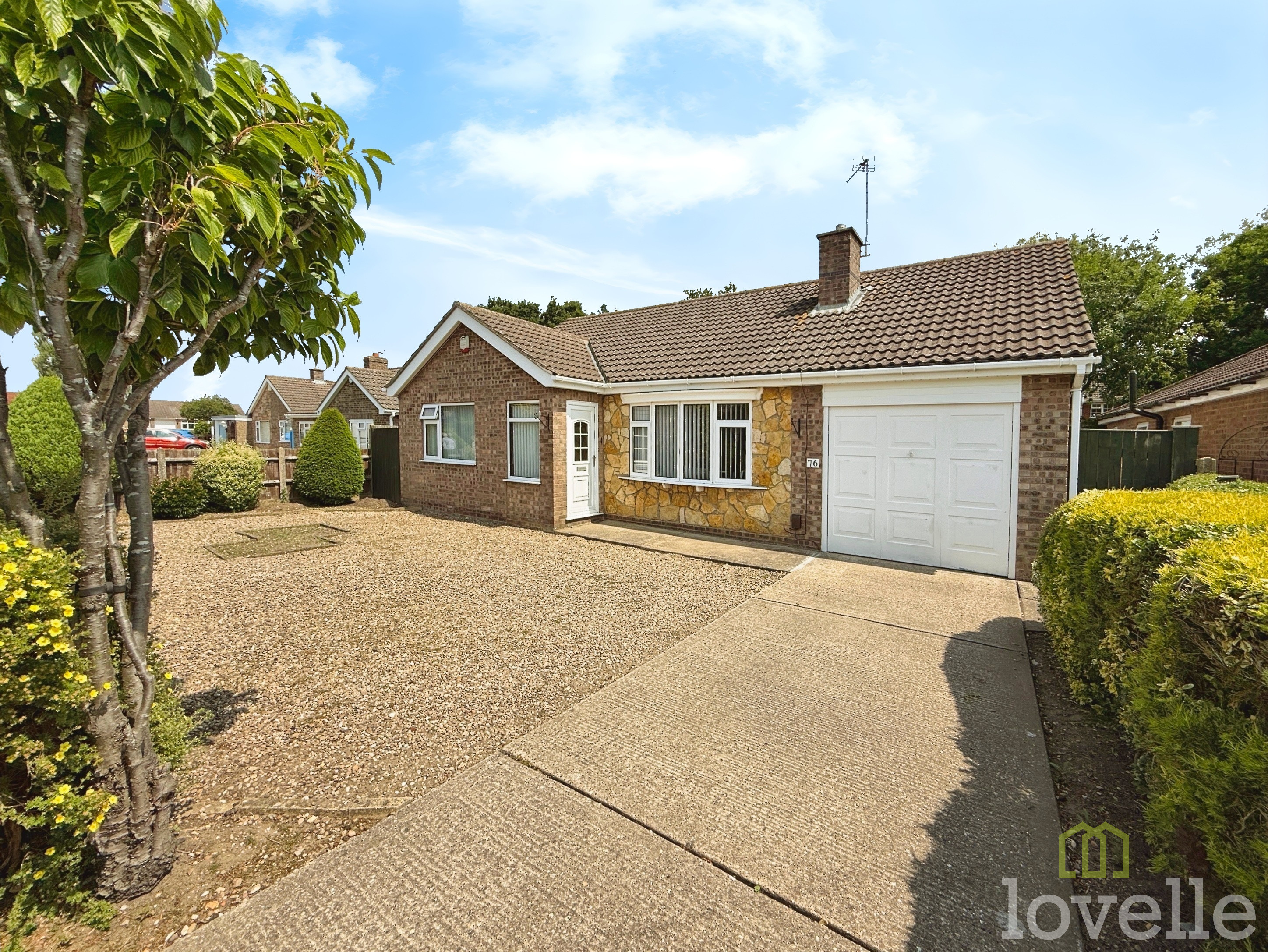 3 bedroom Detached bungalow For Sale
