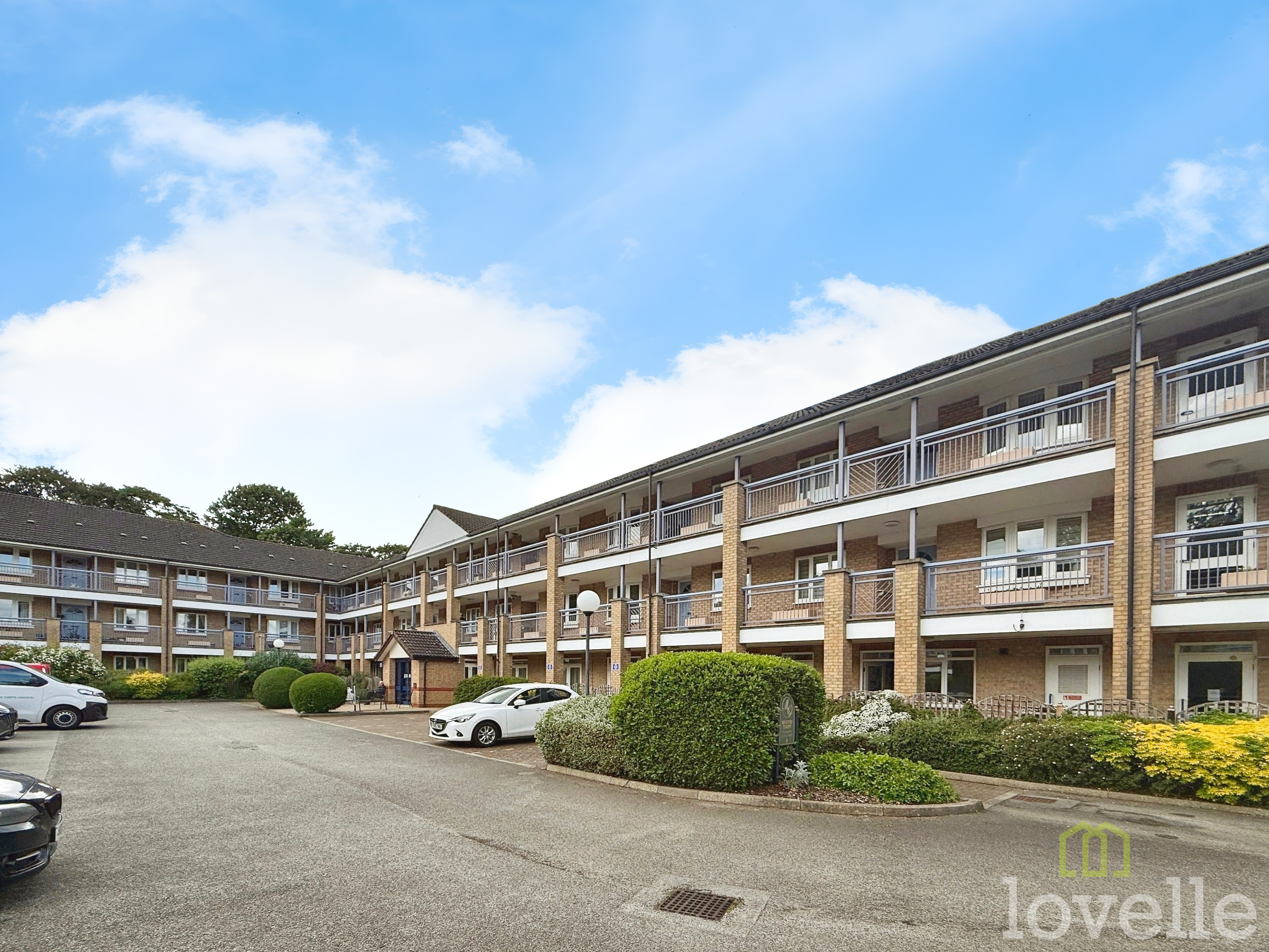 2 bedroom Flat For Sale