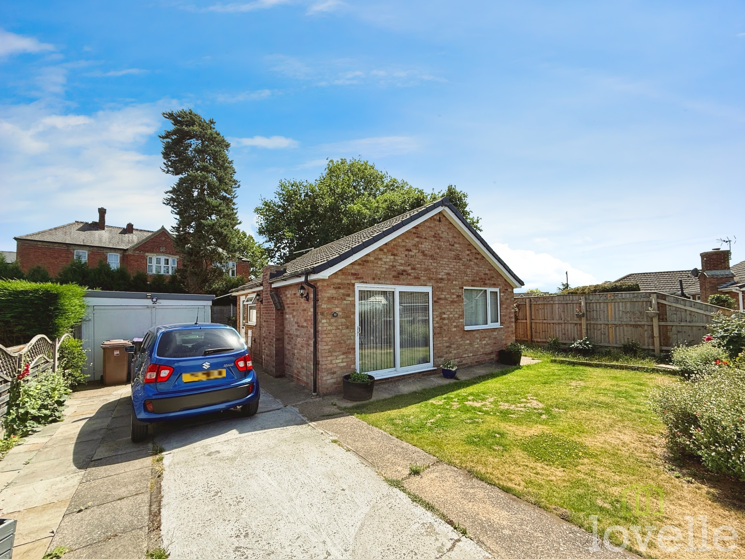 2 bedroom Detached bungalow For Sale
