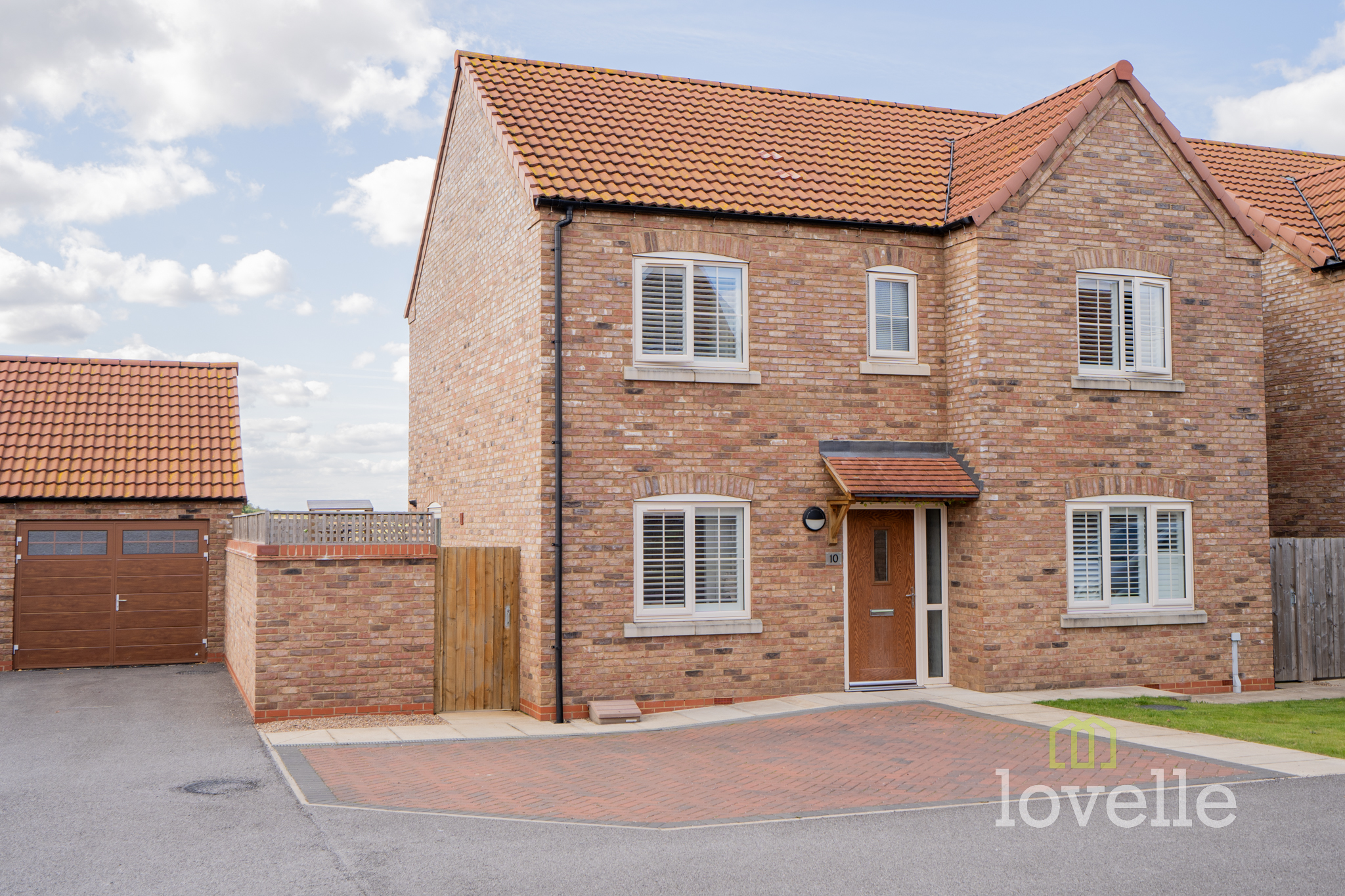 4 bedroom Detached house Under Offer