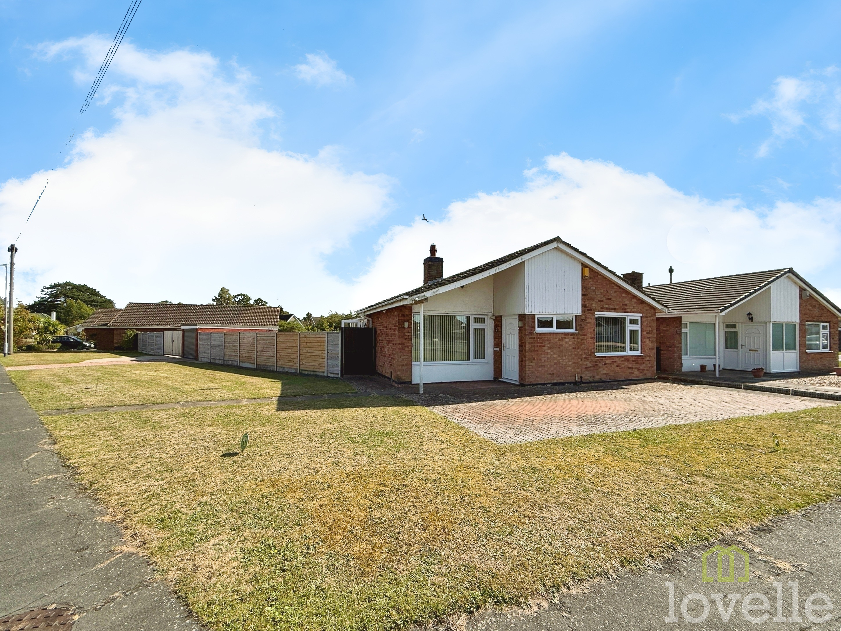 3 bedroom Detached bungalow For Sale