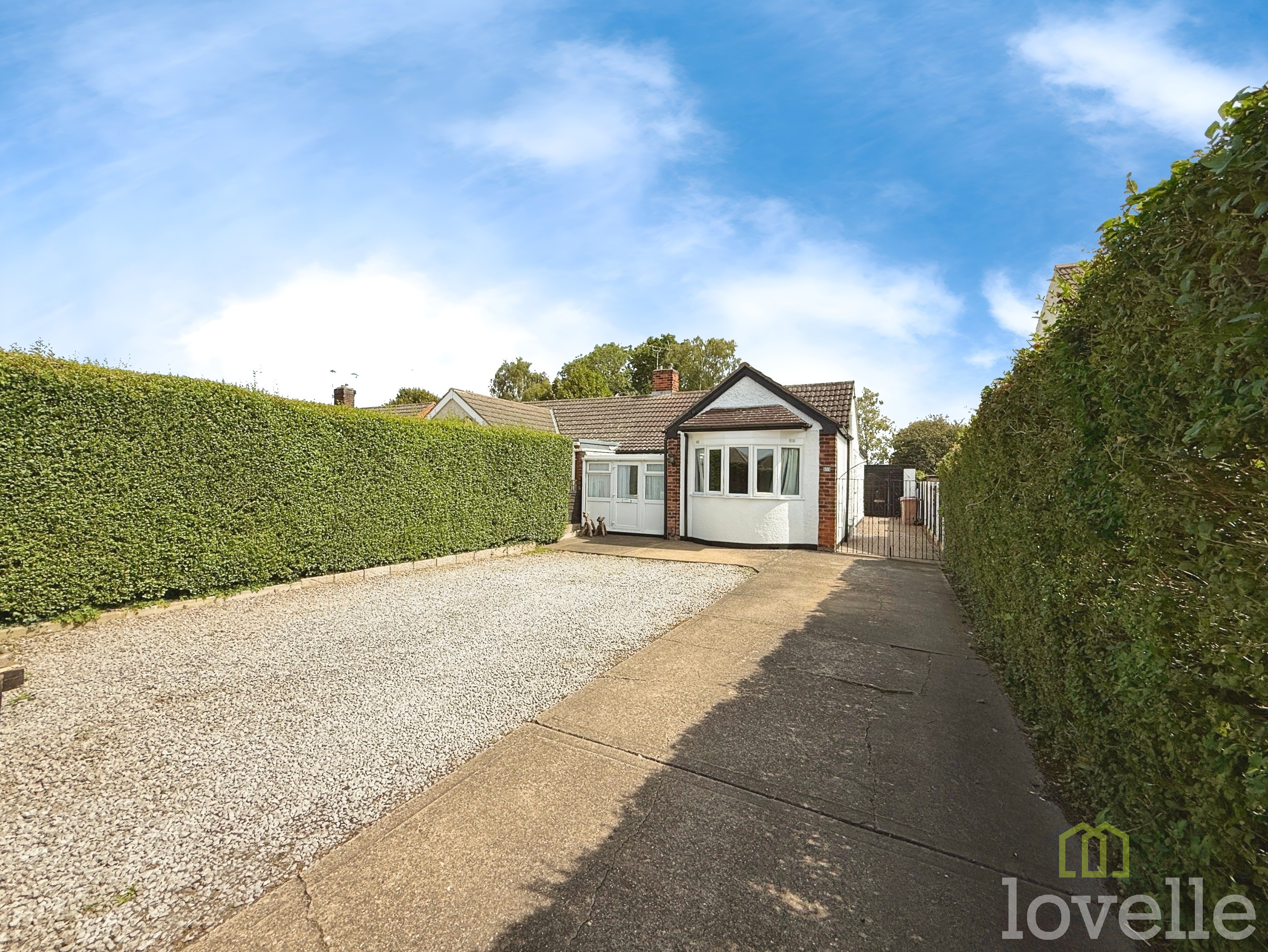 3 bedroom Detached bungalow Under Offer