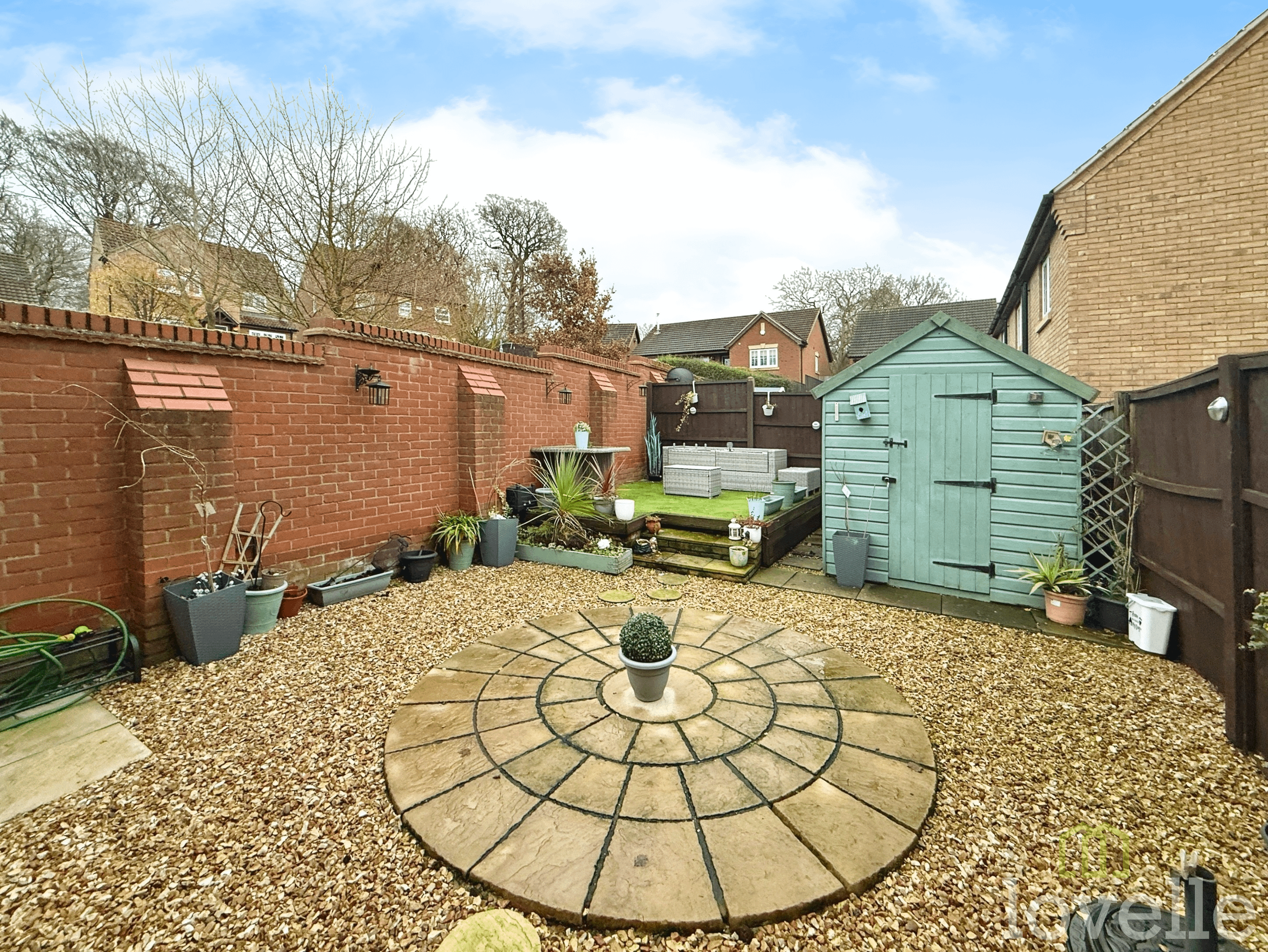 2 bedroom Semi-detached house Under Offer
