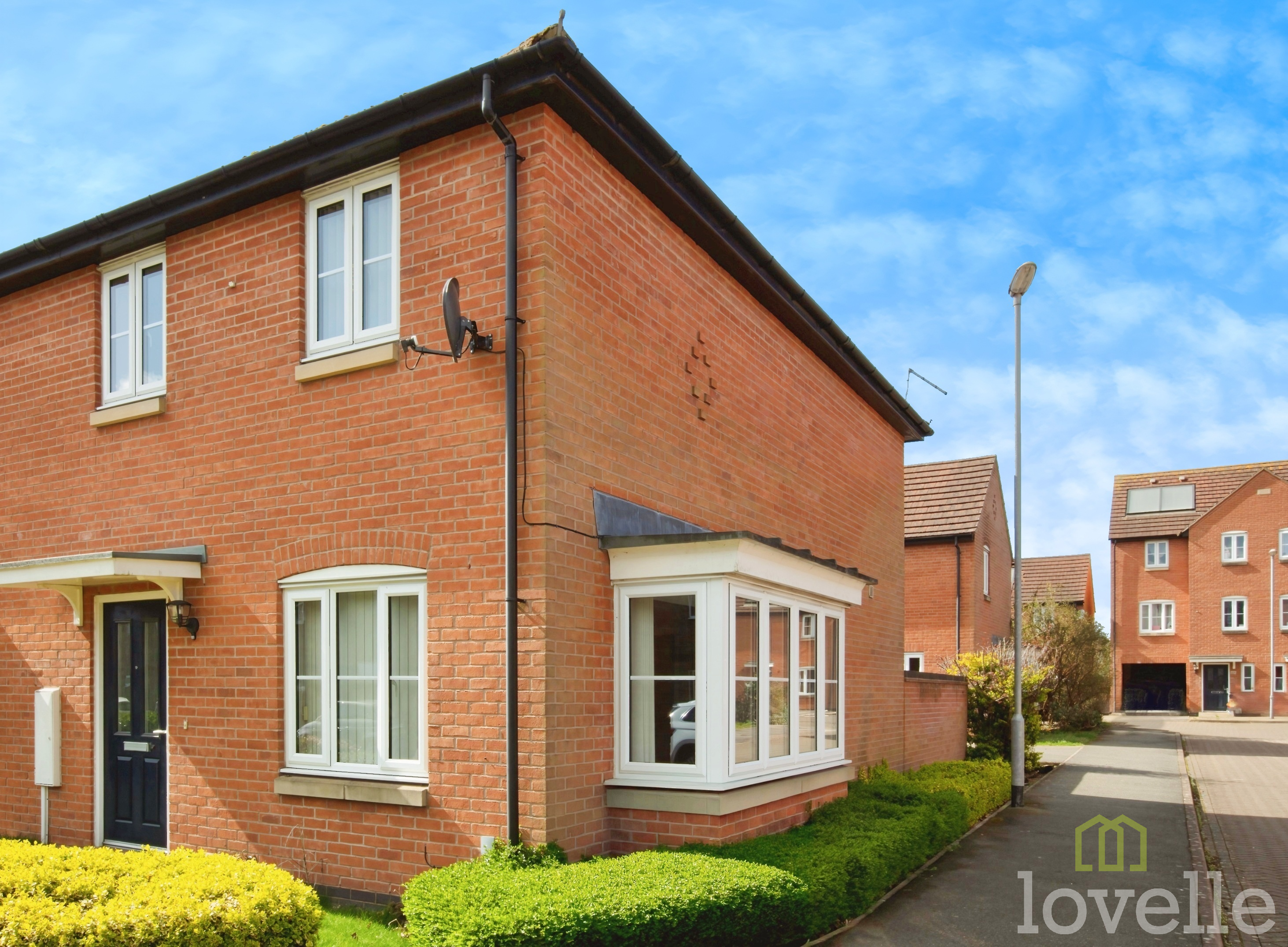 3 bedroom Semi-detached house For Sale