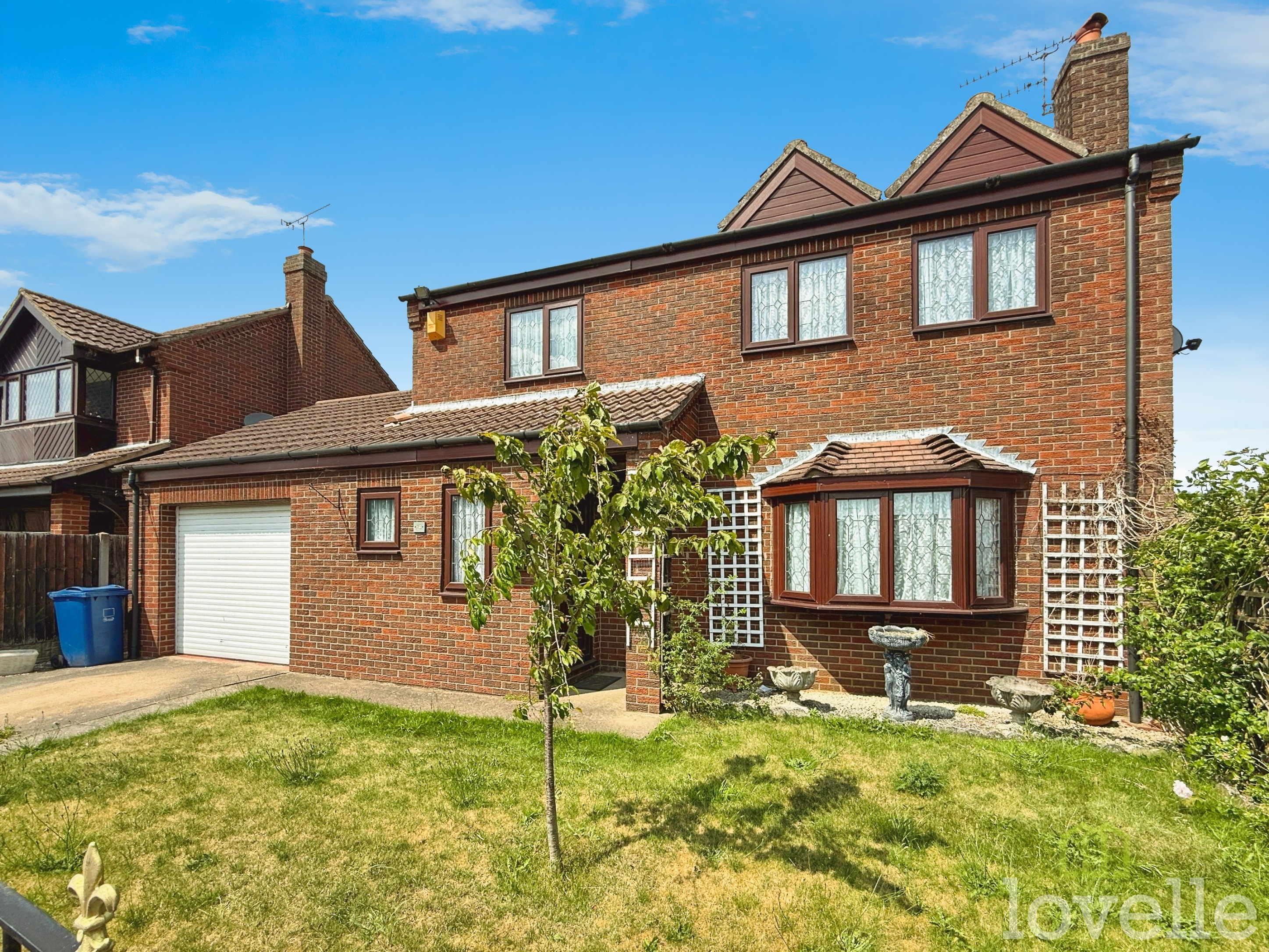 3 bedroom Detached house For Sale