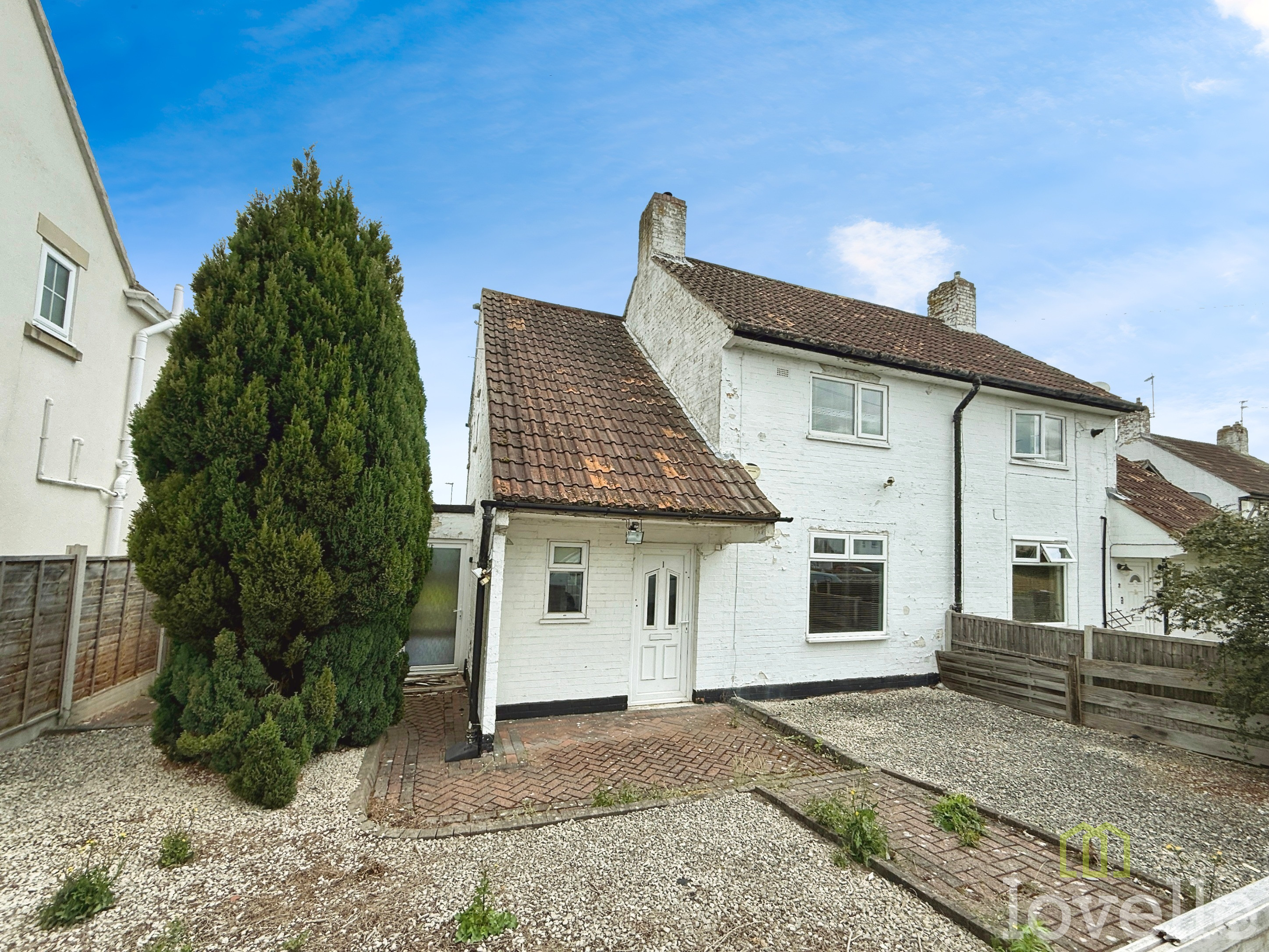 2 bedroom Semi-detached house Under Offer