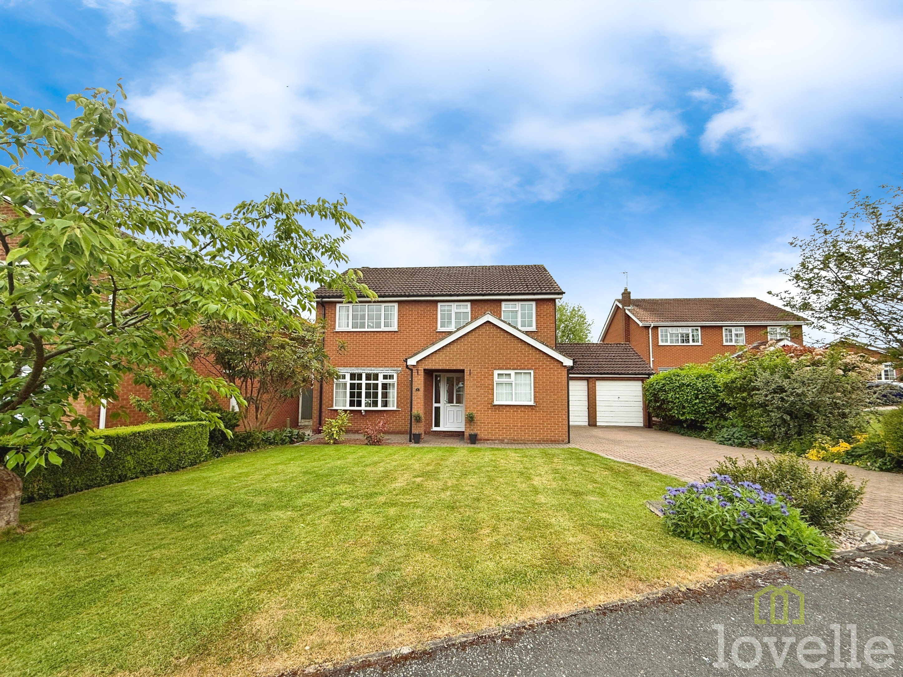 4 bedroom Detached house Under Offer