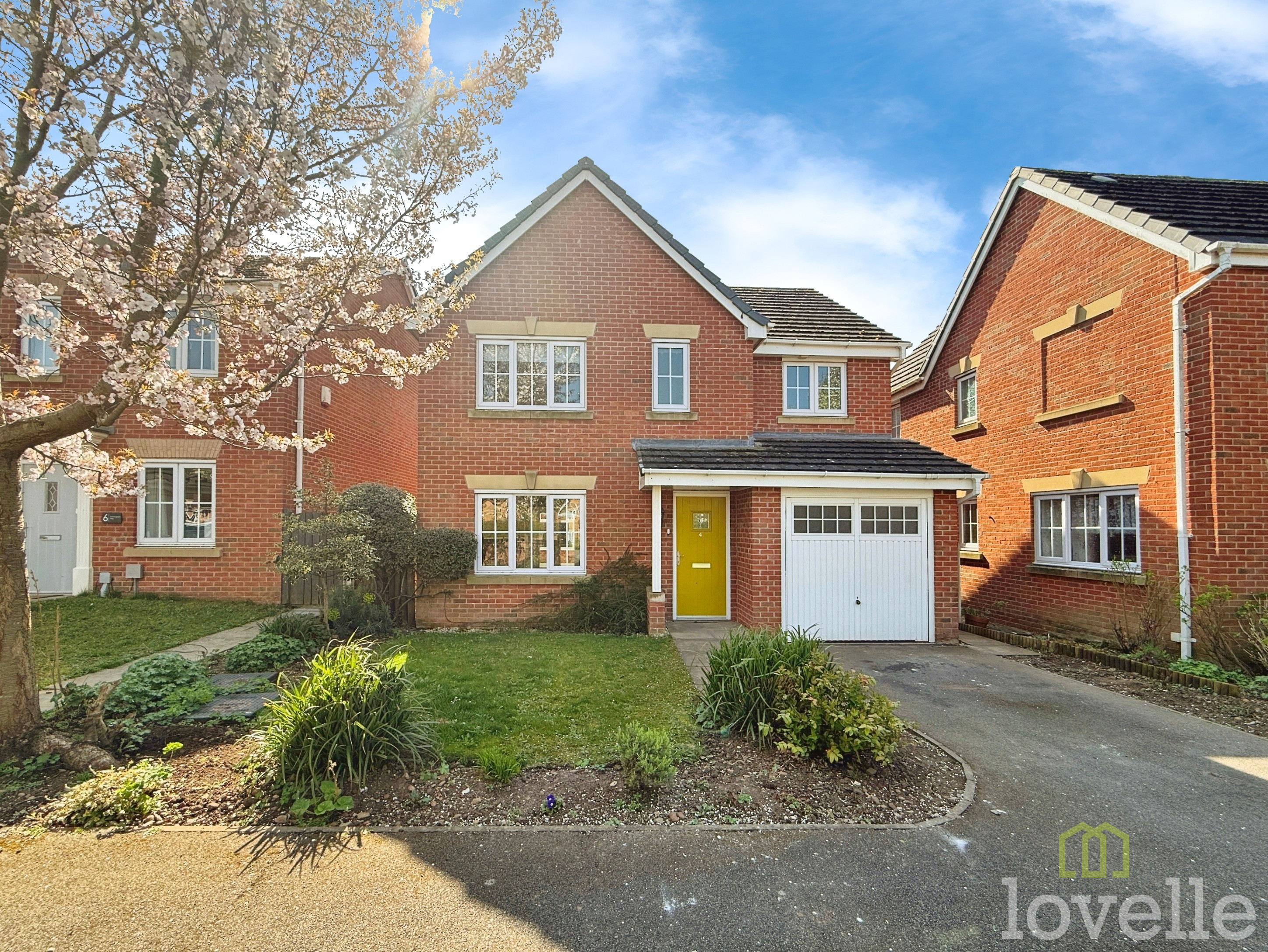 4 bedroom Detached house Under Offer