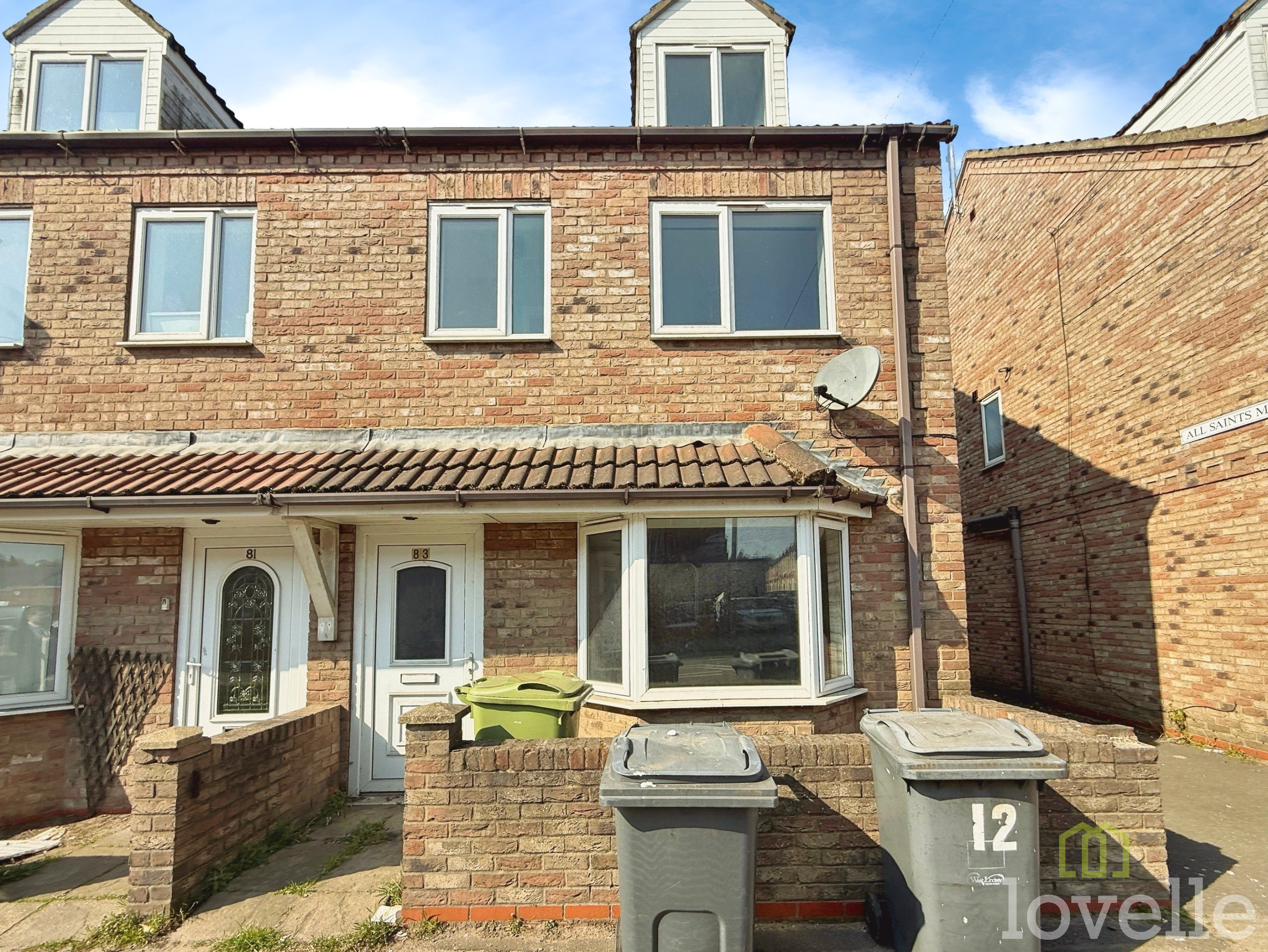 4 bedroom Semi-detached house Under Offer
