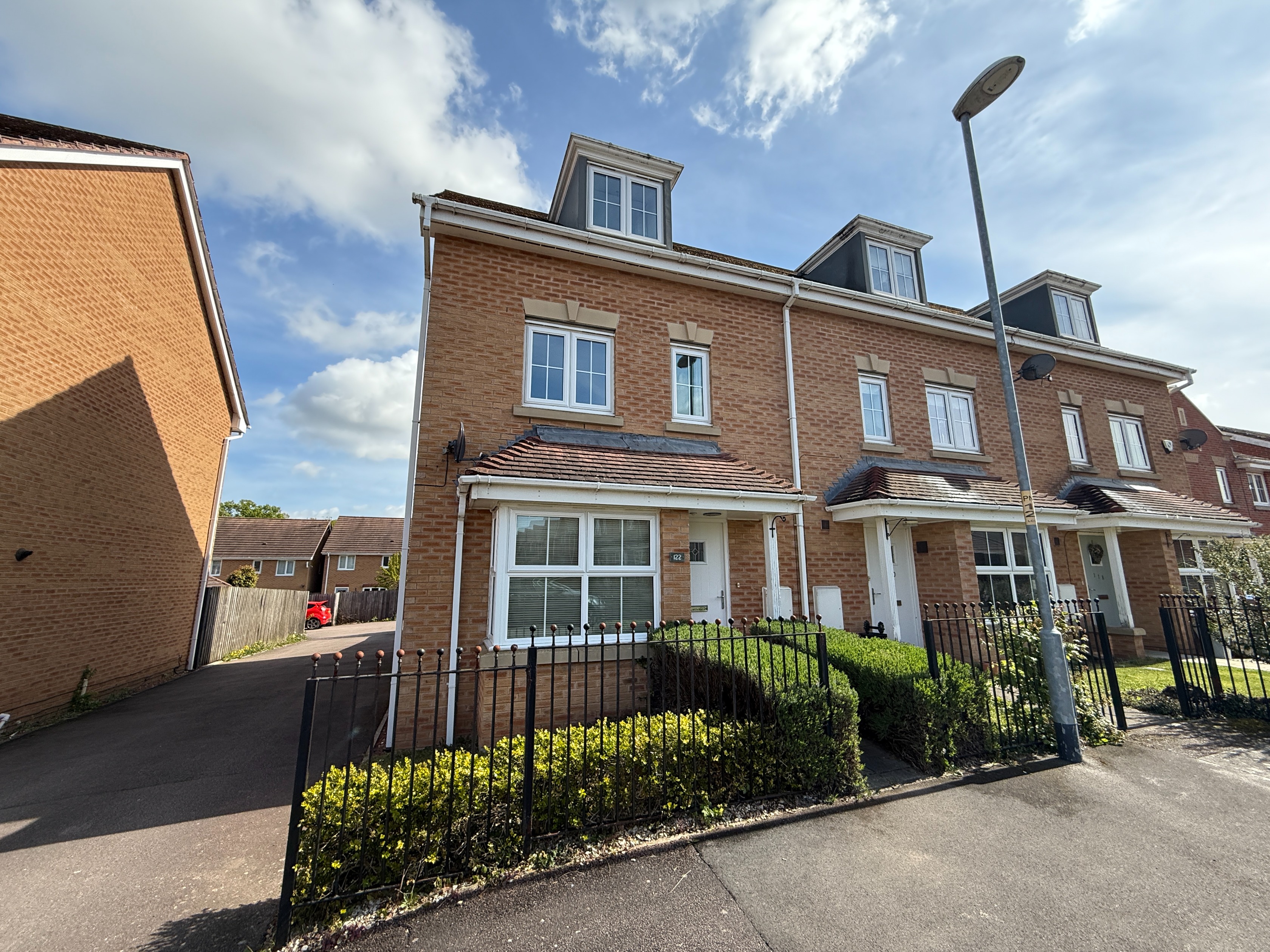 3 bedroom Town house For Sale