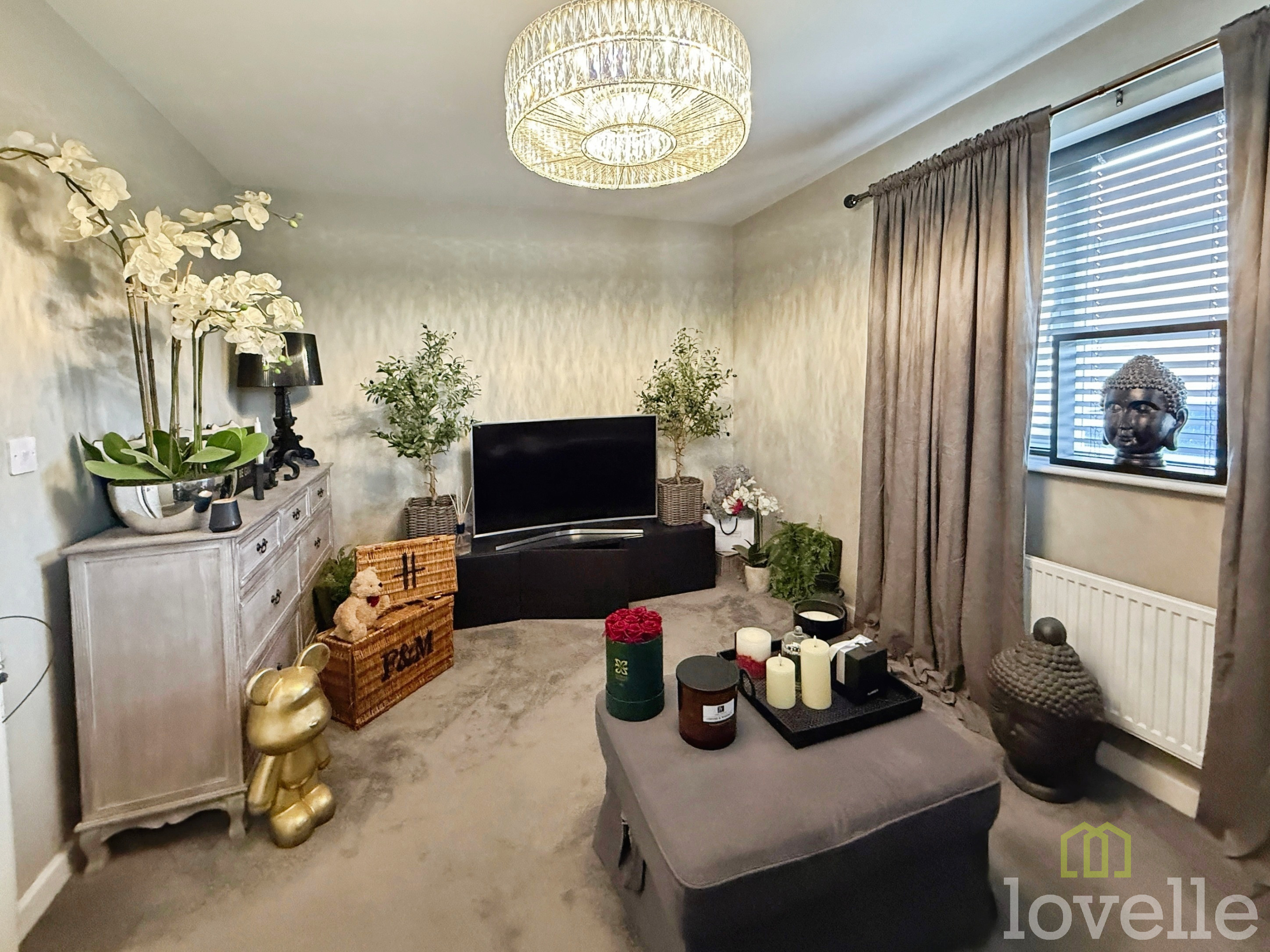 2 bedroom Semi-detached house Under Offer