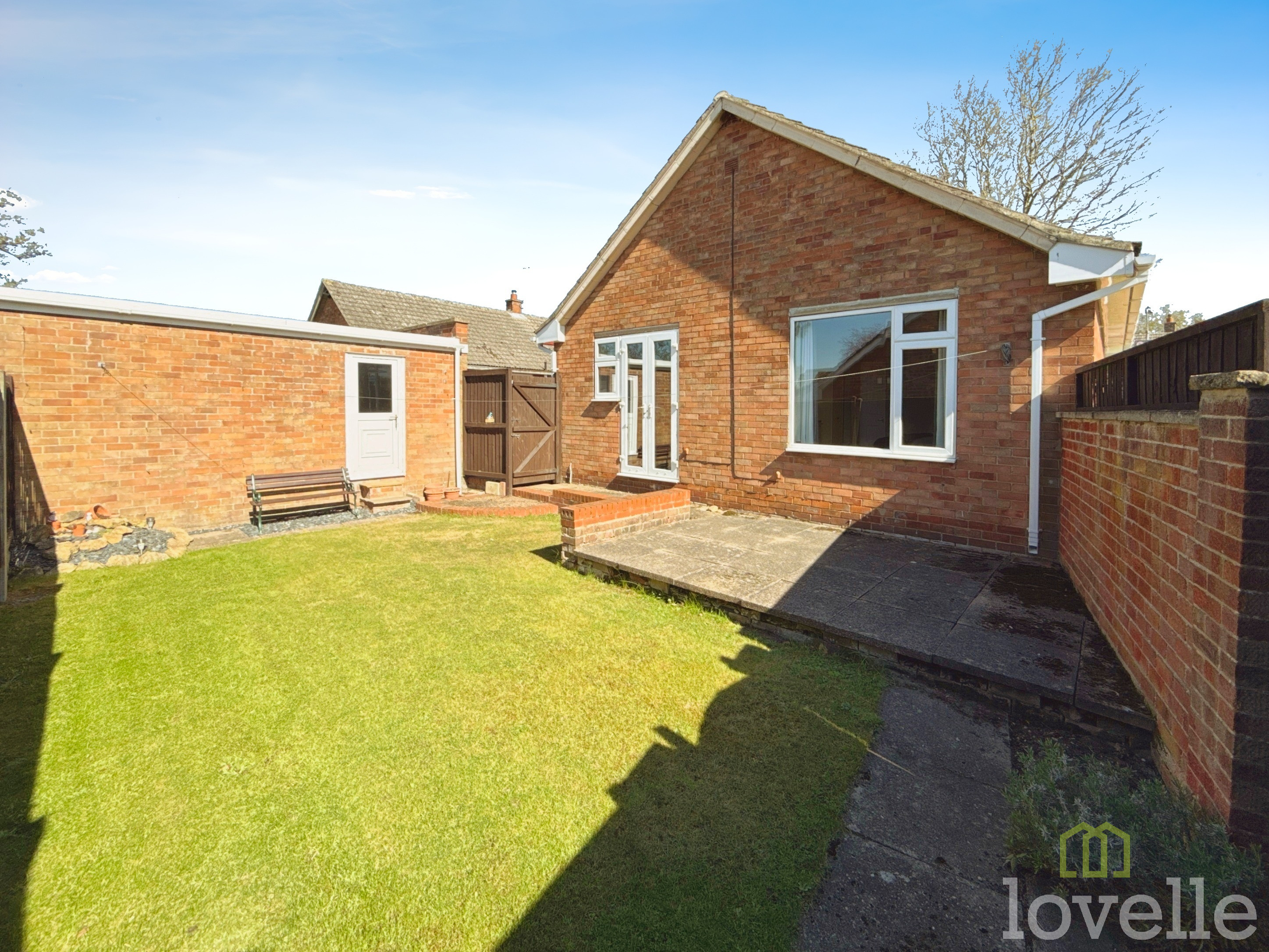 2 bedroom Detached bungalow Under Offer