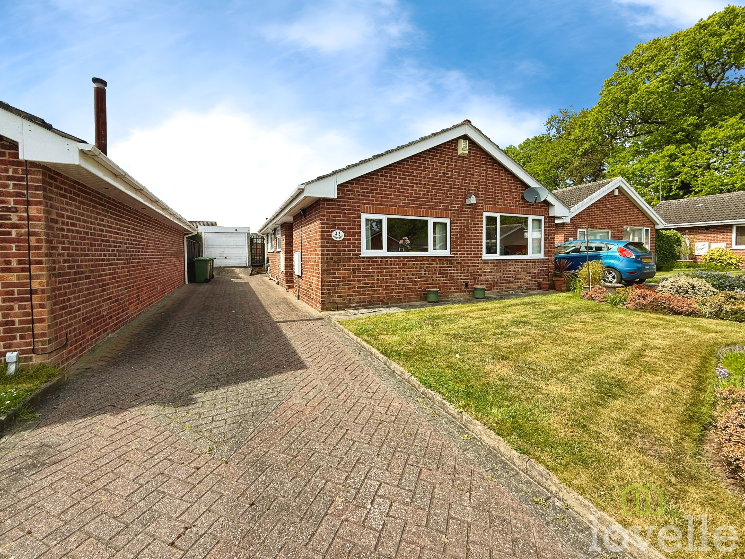 2 bedroom Detached bungalow For Sale