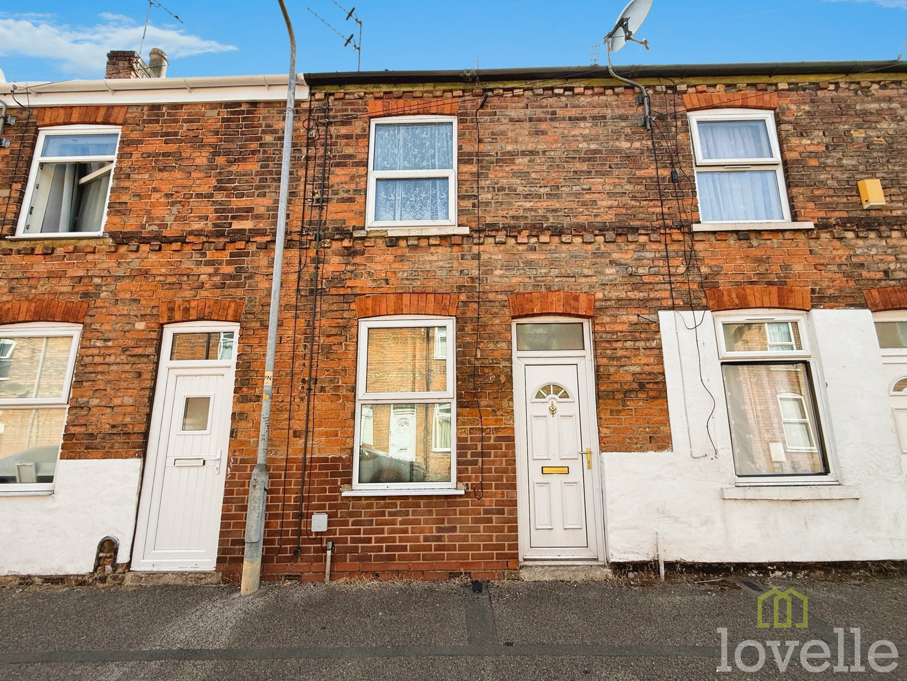 2 bedroom Terraced House To Let