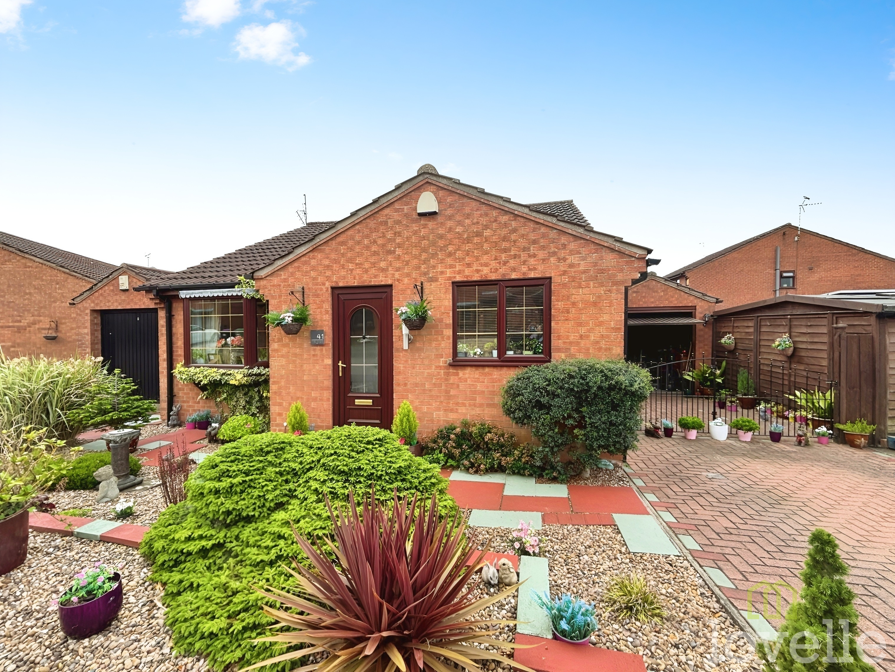 3 bedroom Detached bungalow For Sale