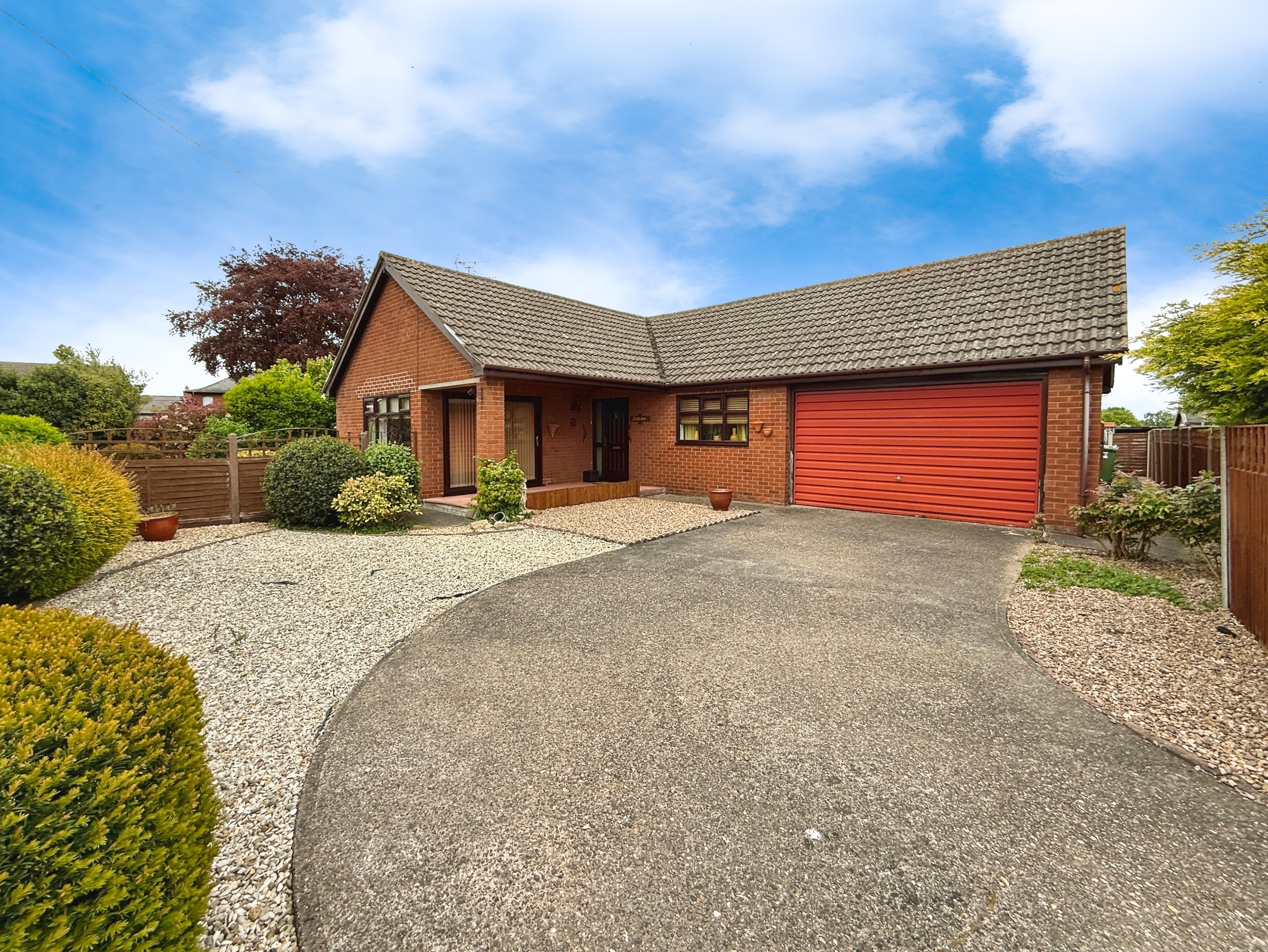 2 bedroom Detached bungalow For Sale