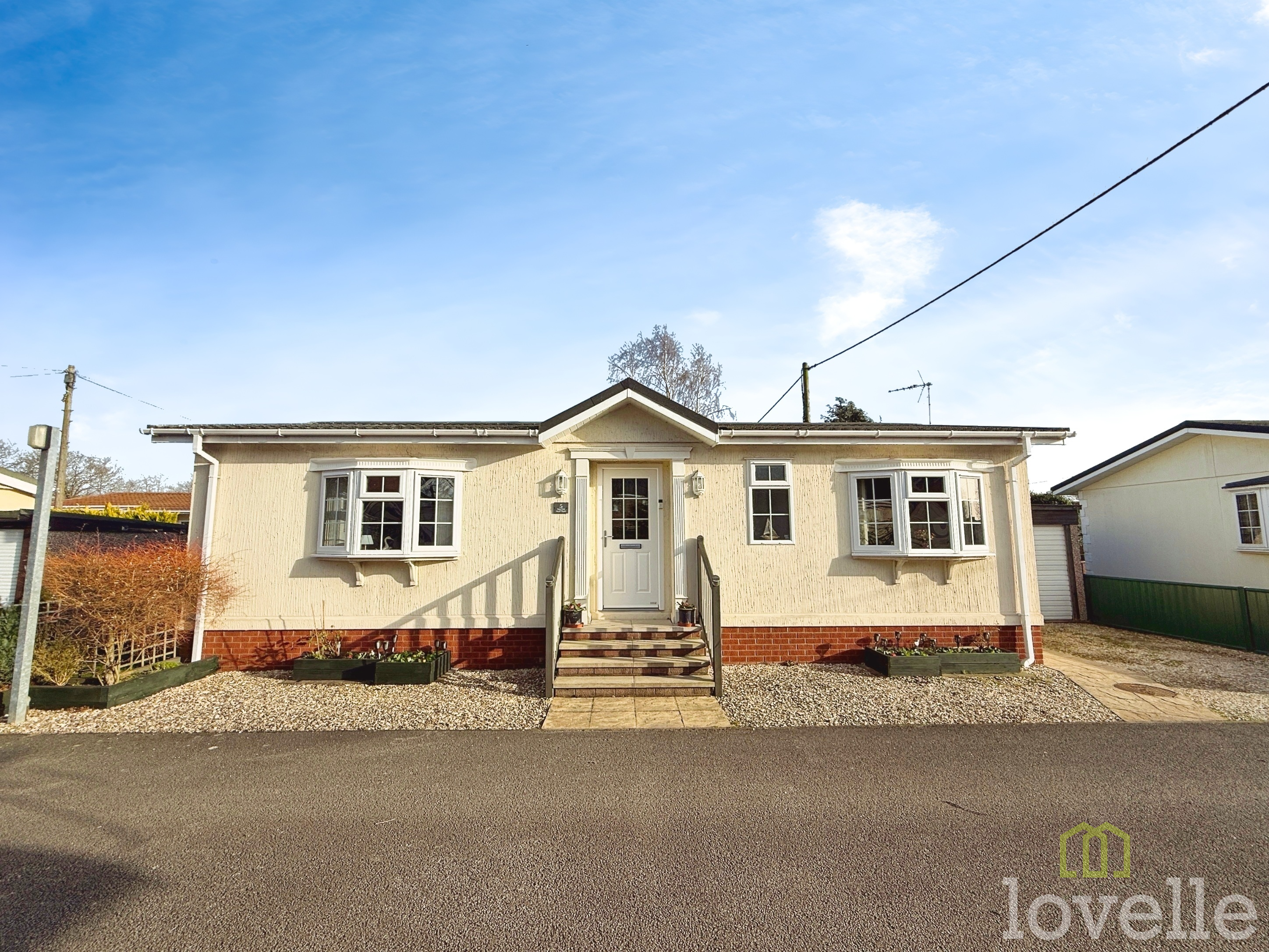 2 bedroom  For Sale