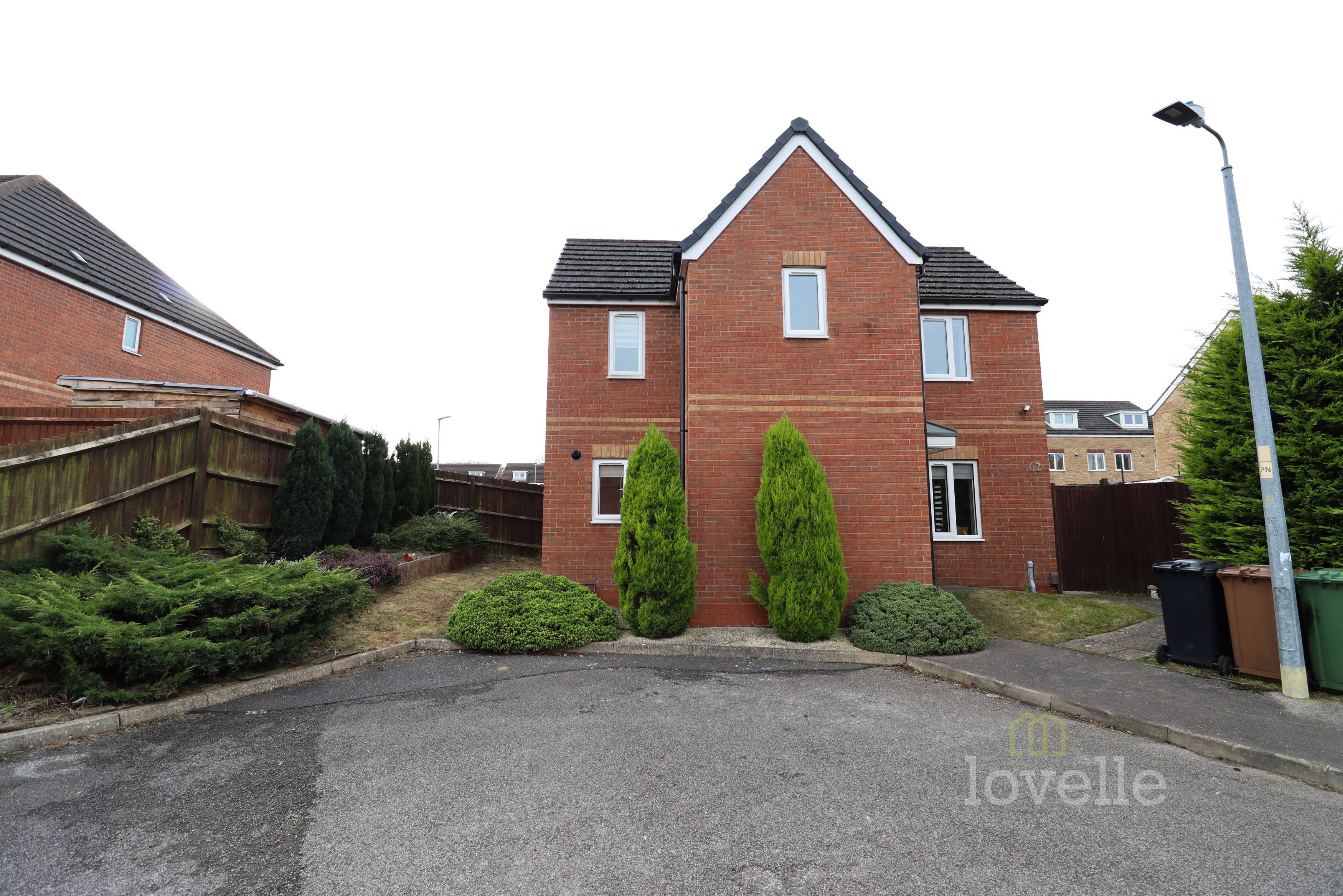 3 bedroom Detached house Under Offer