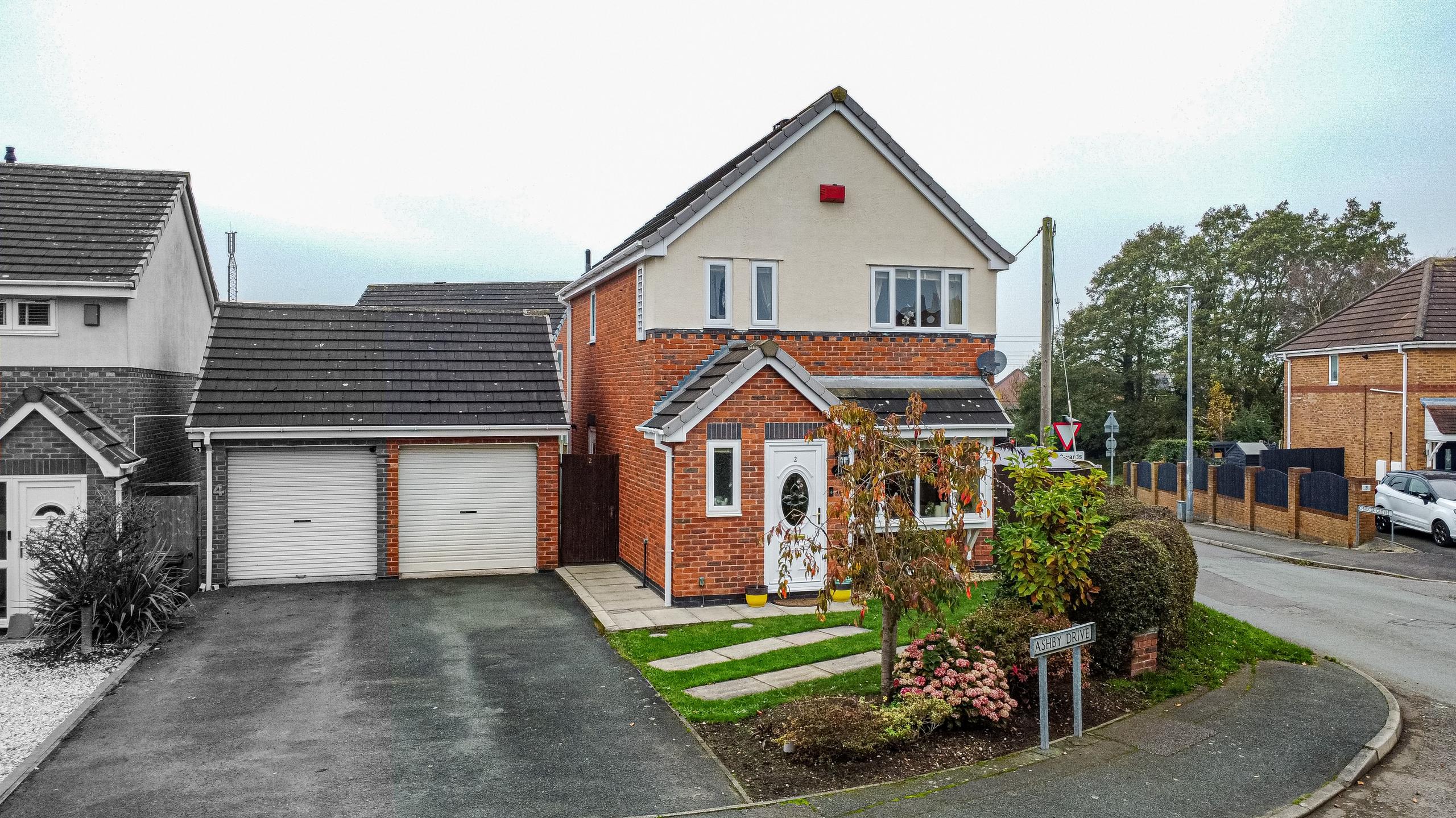 3 bedroom Detached house Under Offer