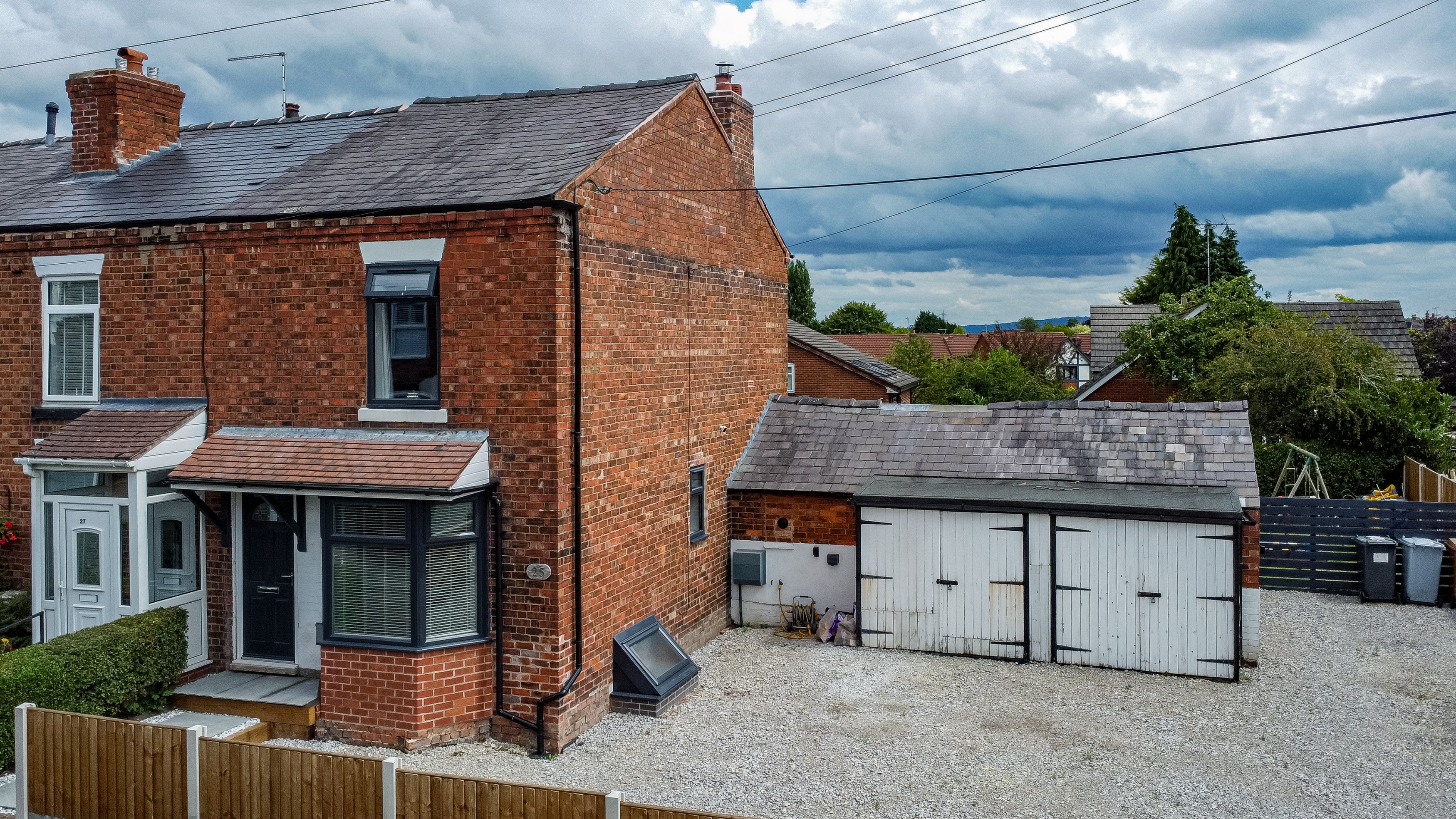2 bedroom Semi-detached house Under Offer