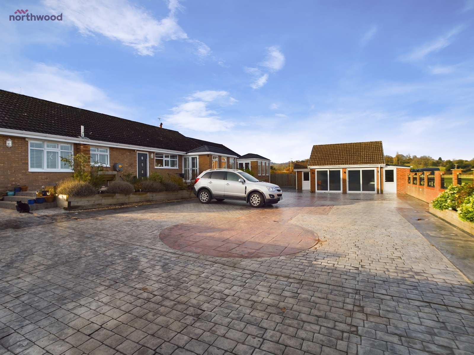 5 bedroom Detached bungalow Under Offer