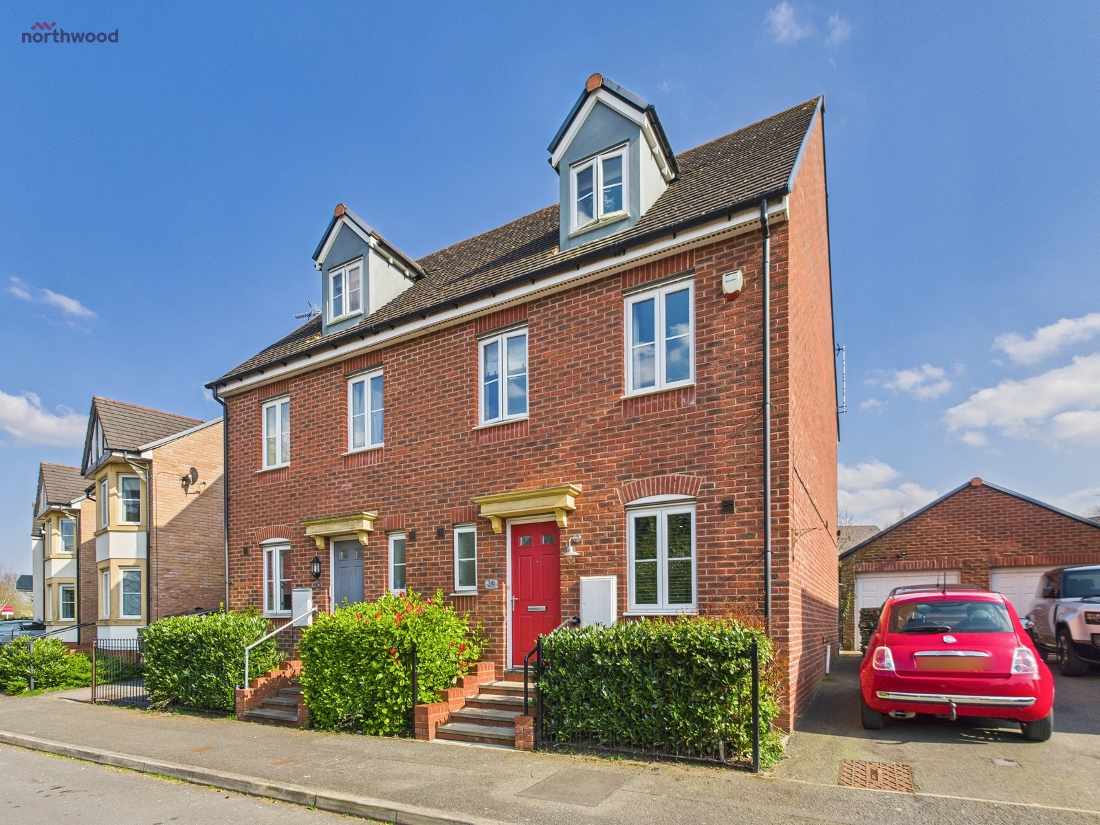 3 bedroom Semi-detached house Under Offer