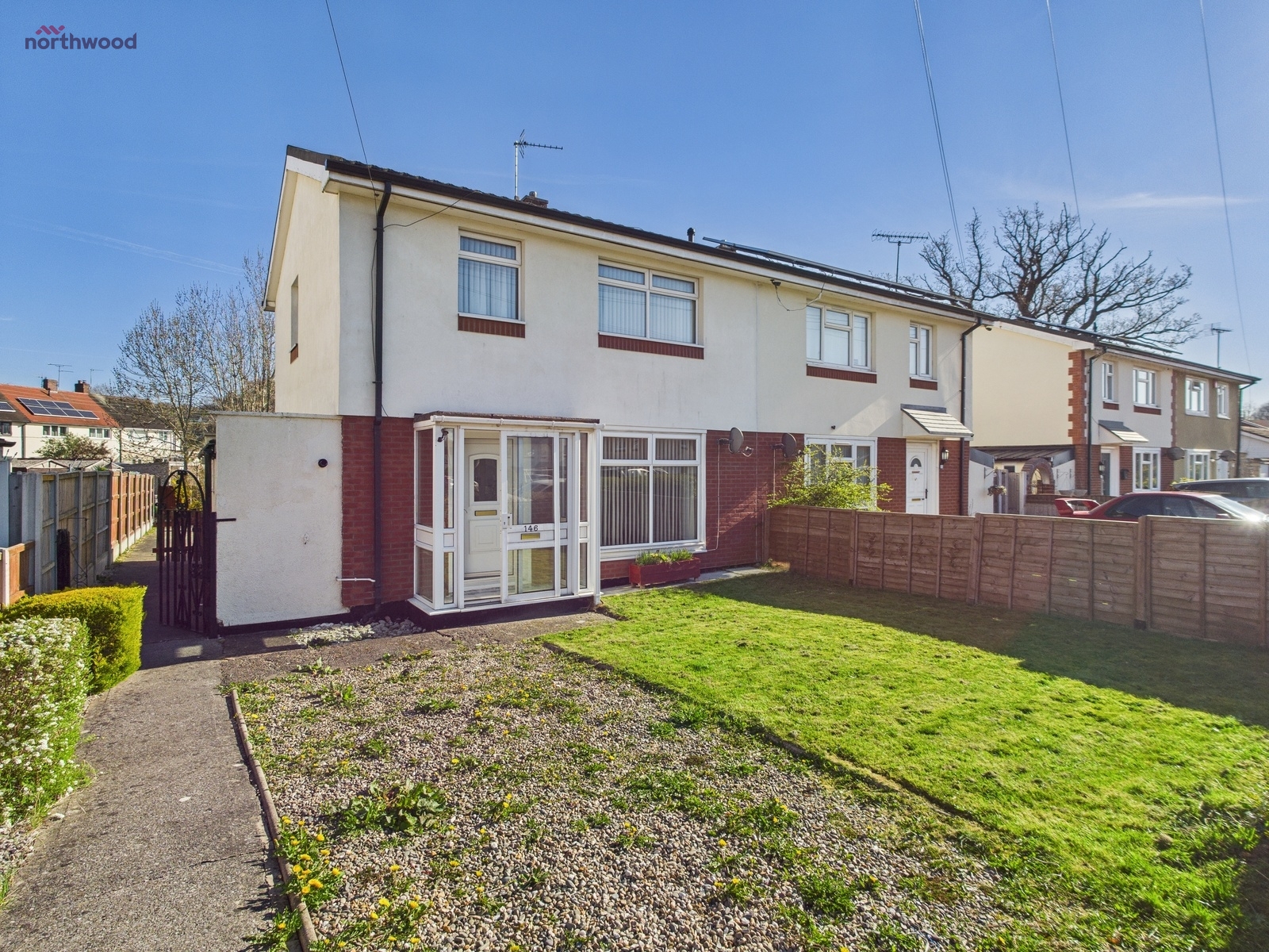 3 bedroom Semi-detached house Under Offer